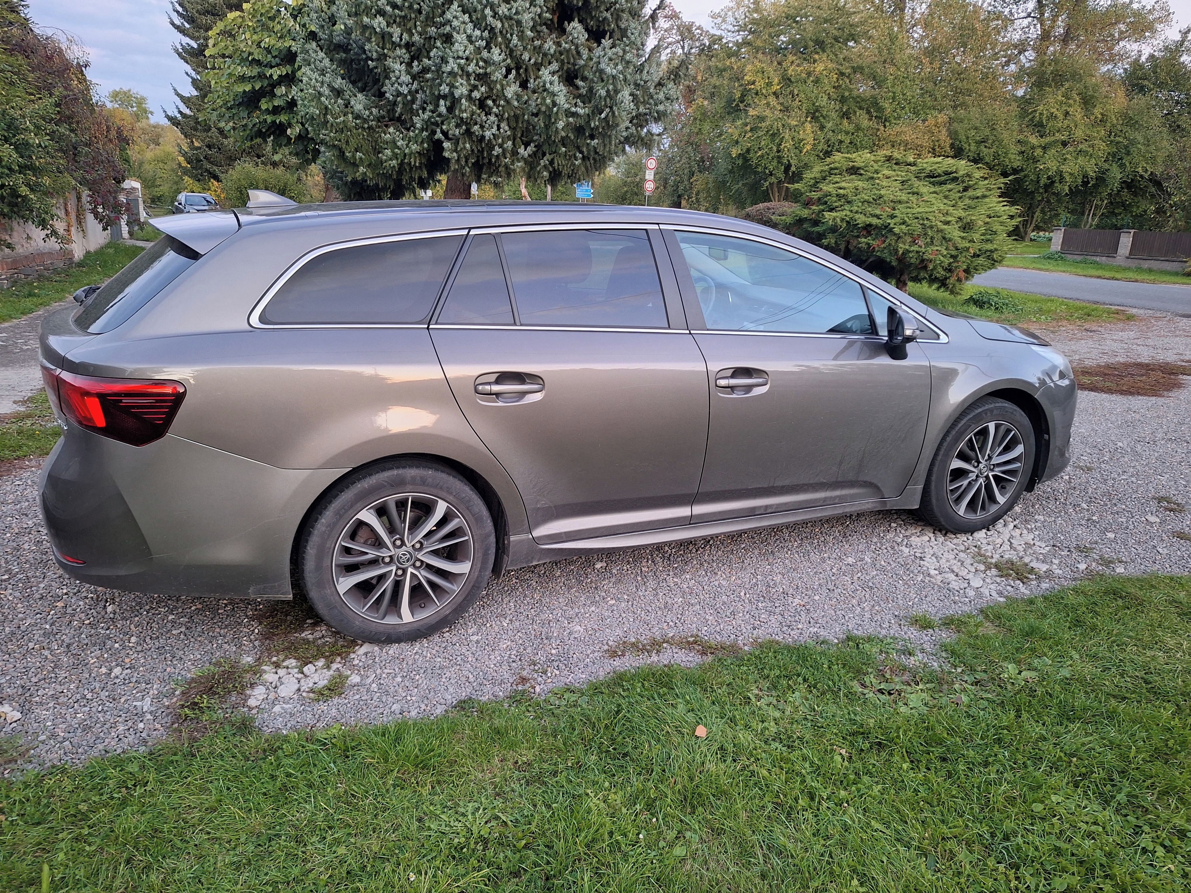 Toyota Avensis, Avensis T27 - servisováno - fotka 4