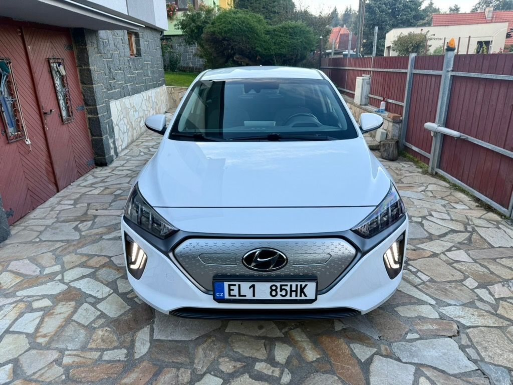 Hyundai Ioniq, 38,3 kWh 100KW STYLE 100% SOH - fotka 2