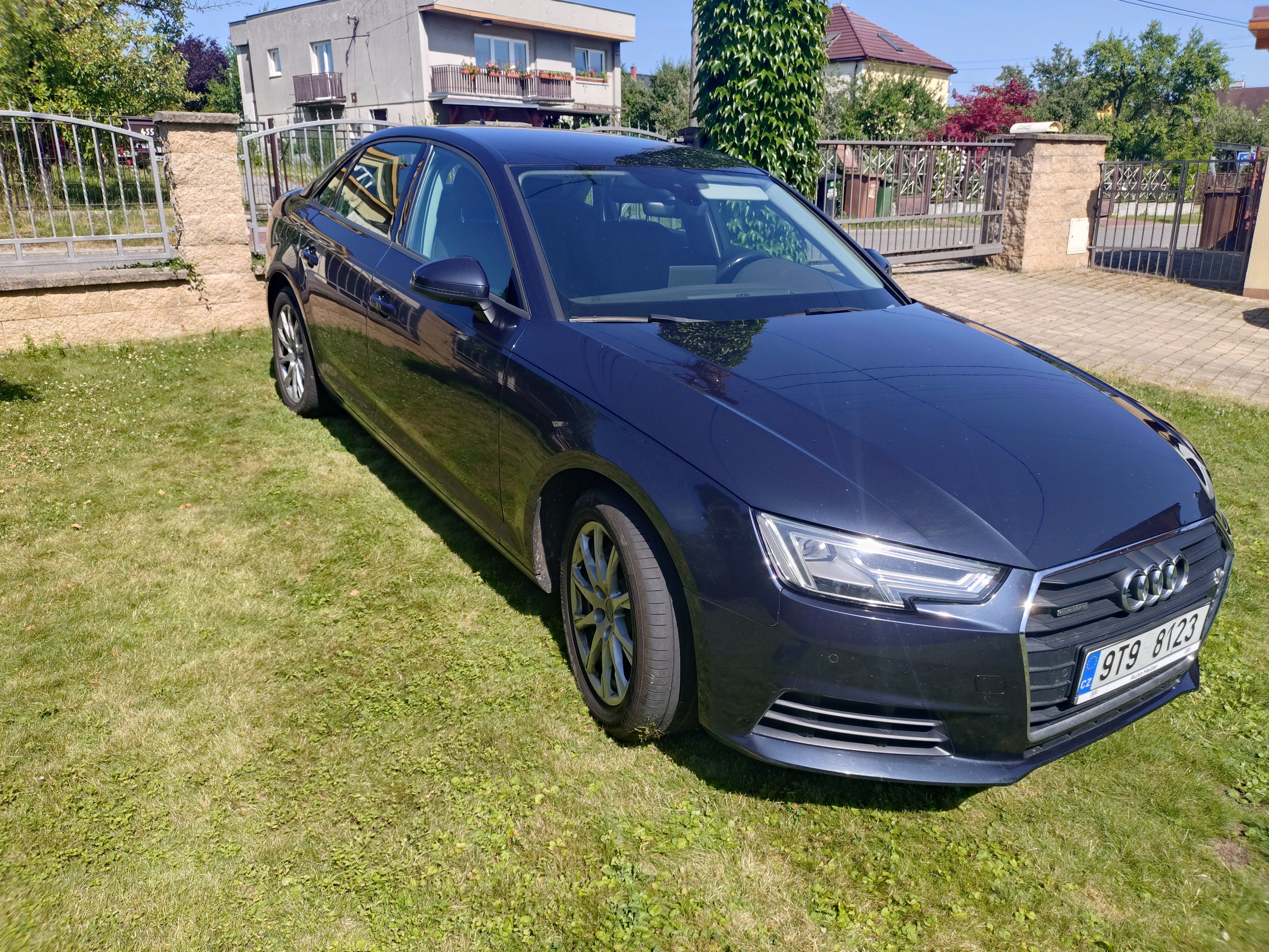 Audi A4, Audi A4 Quatro 2.0 limuzína - fotka 2