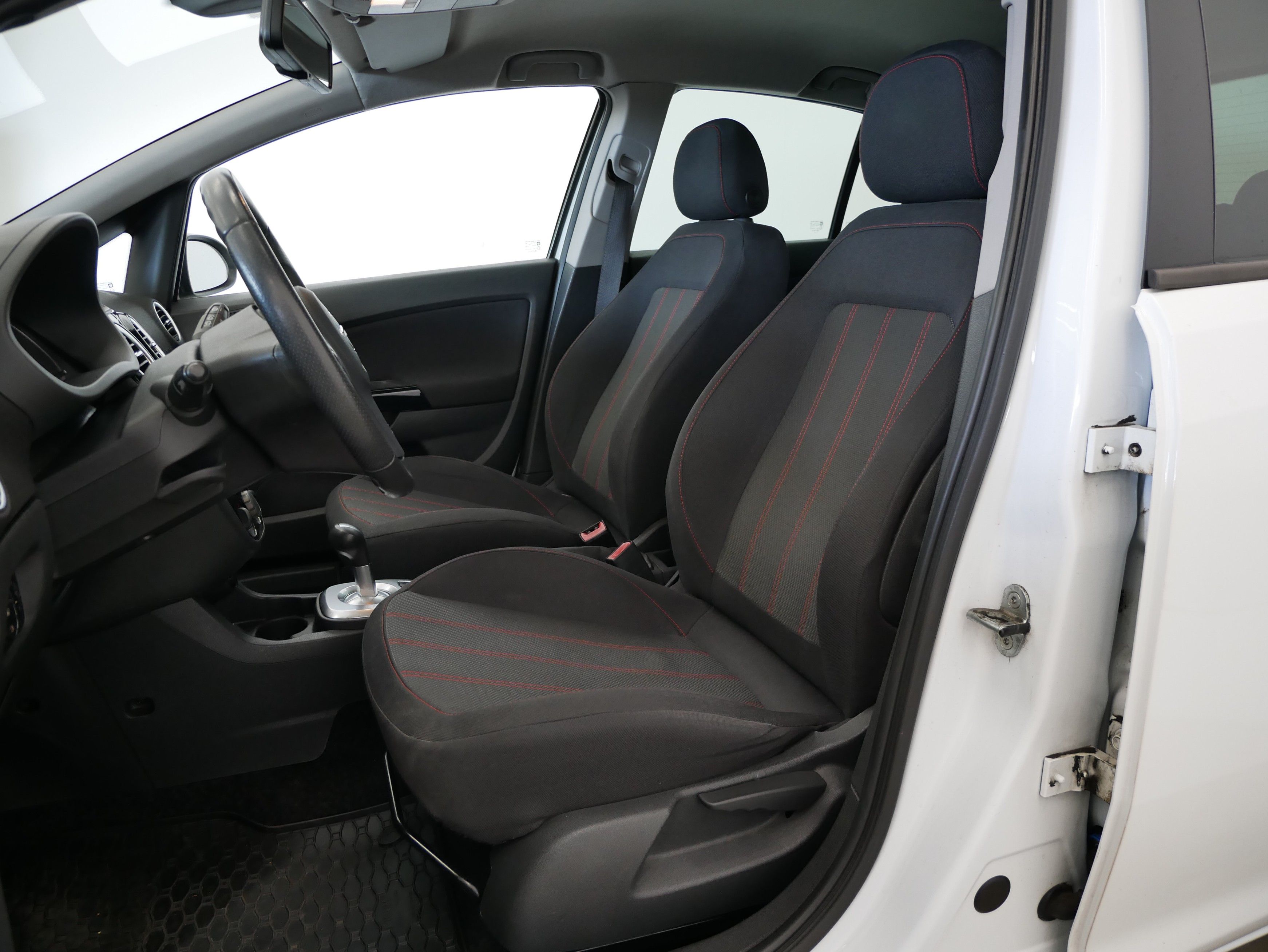 Opel Corsa, 1.2i 63 kW - fotka 6