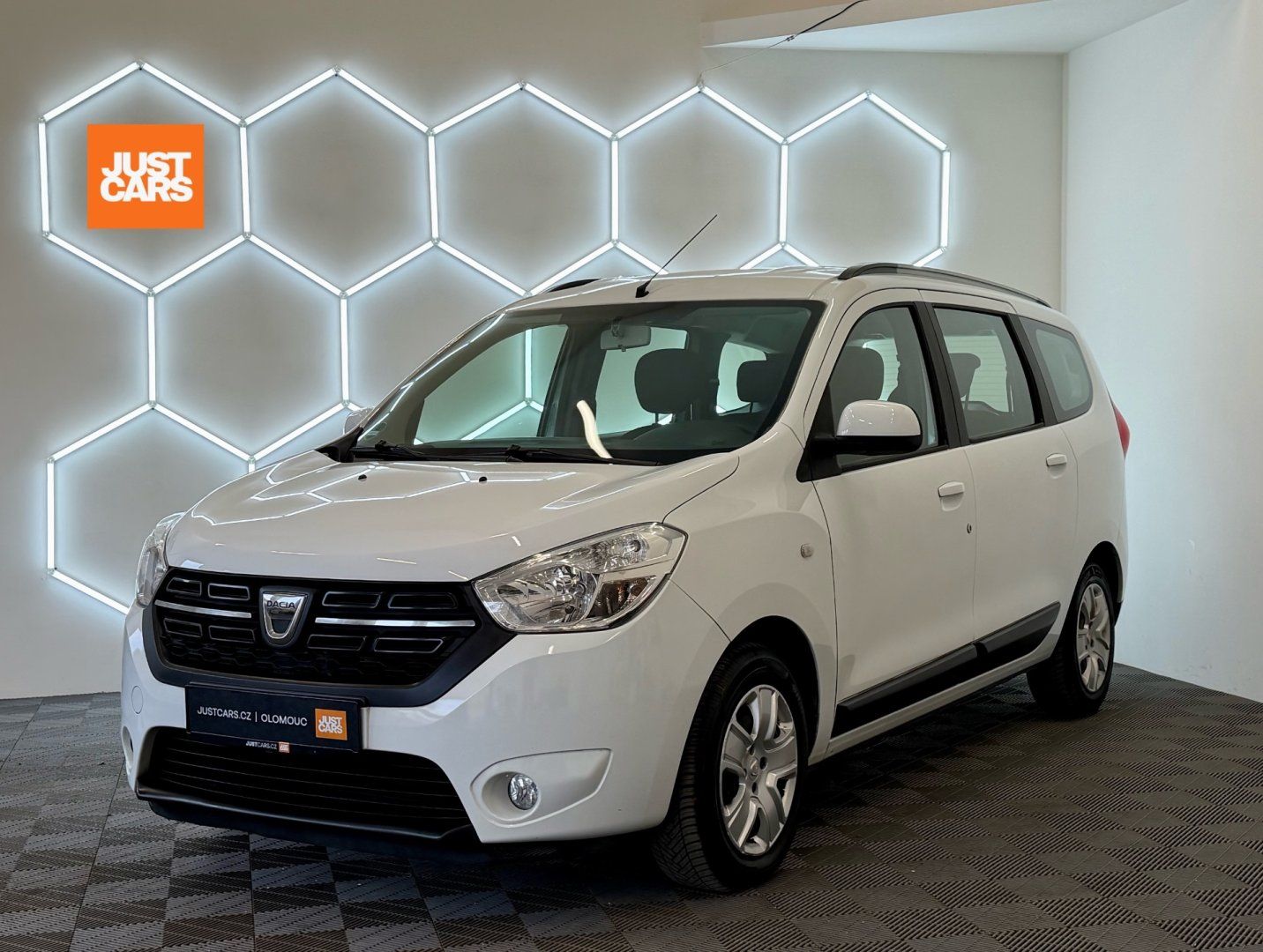 Dacia Lodgy, 1.6 i Laureate/GPS NAVI/1.MAJ