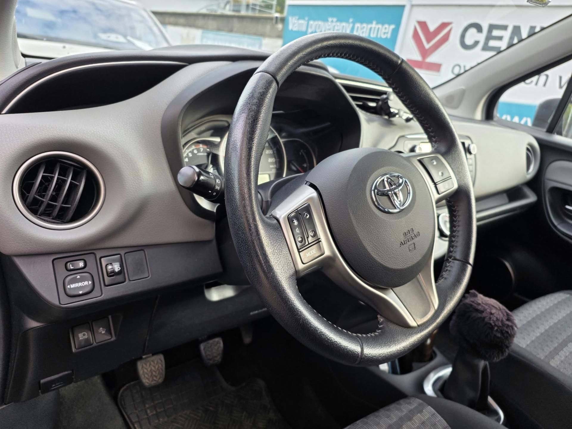 Toyota Yaris, 1.3-KAMERA-VYHŘÍV.SED.-ISOFIX - fotka 2