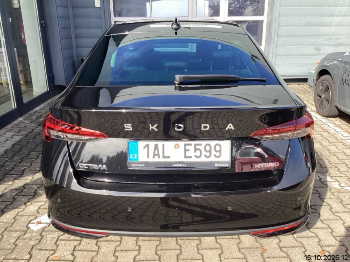 Škoda Octavia, Top Selection 1,5 TSI m-HEV 11 - fotka 2
