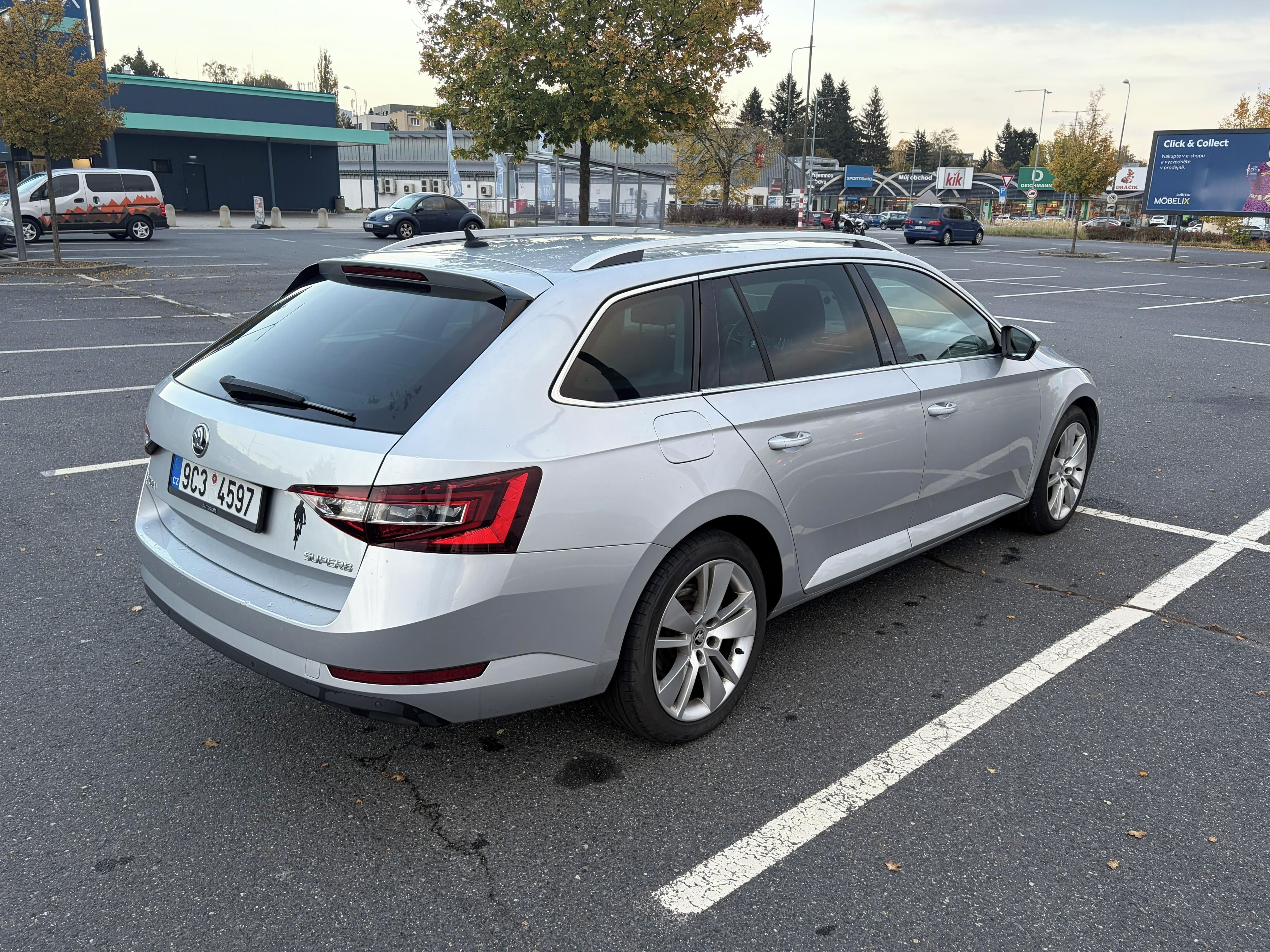 Škoda Superb, 2,0 TDI/140kW NAVI - fotka 4