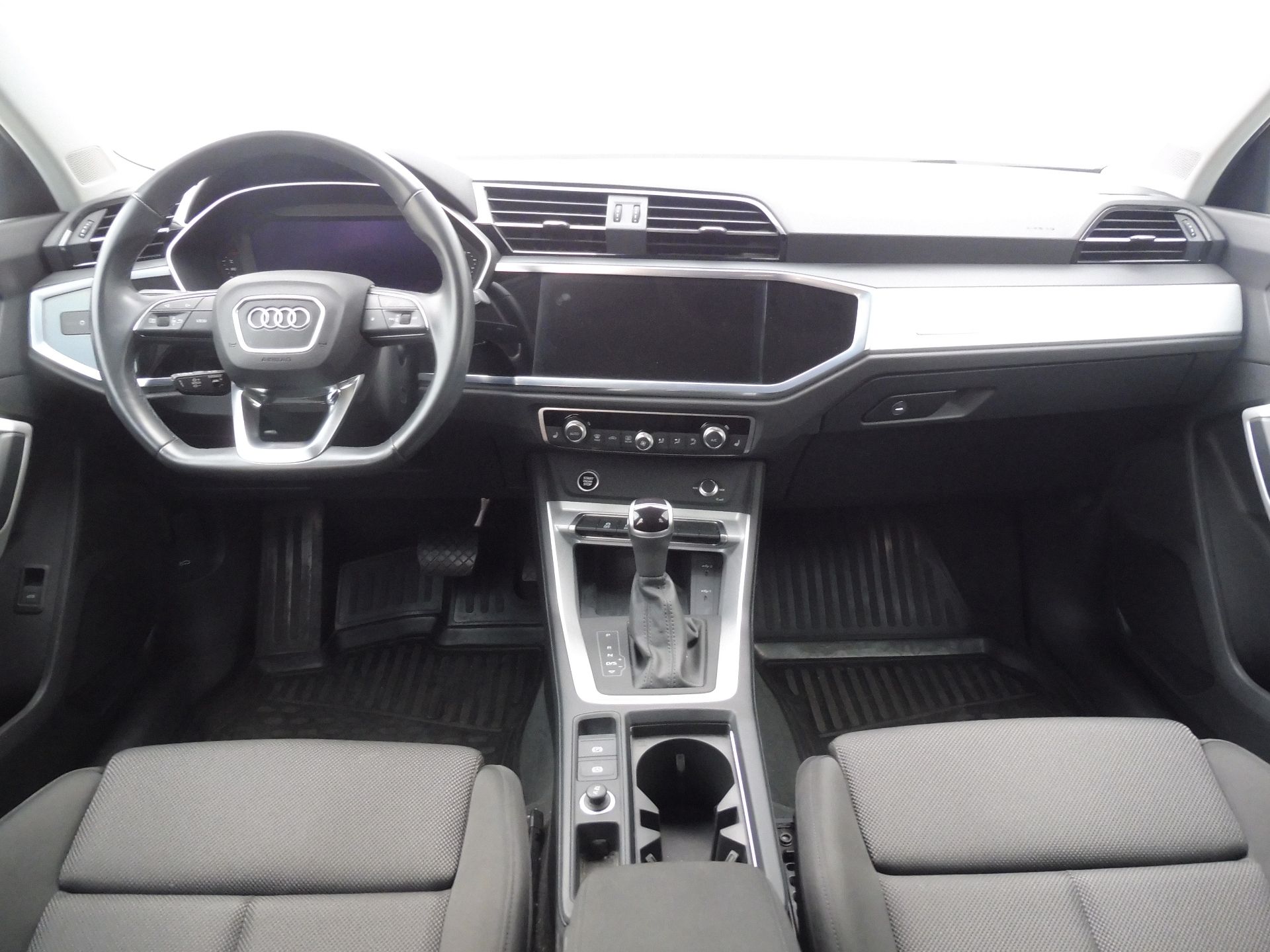 Audi Q3, 35 TFSI 110kW S-tronic, S-line - fotka 5