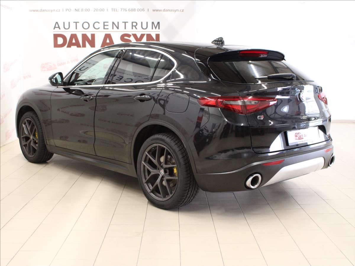 Alfa Romeo Stelvio, 2,0 TBi 280k Q4 Kůže Led - fotka 6