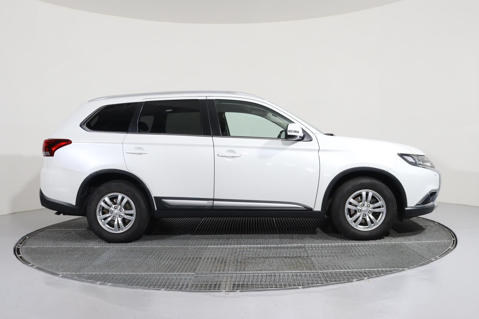 Mitsubishi Outlander, 2,0 INTENSE MIVEC AT 4X4 - fotka 3