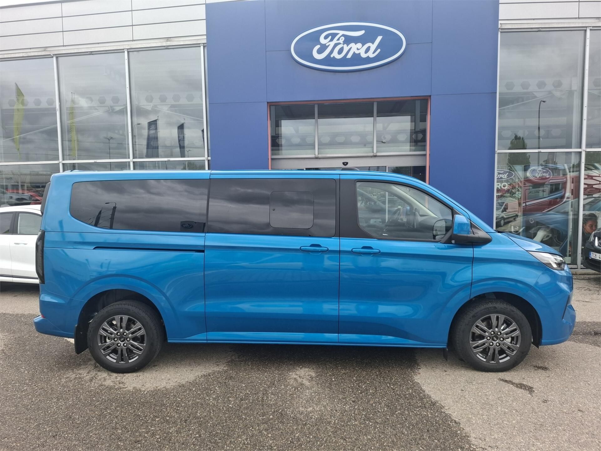 Ford Tourneo Custom, Titanium L2, Tourneo, 2.0 EcoB - fotka 2