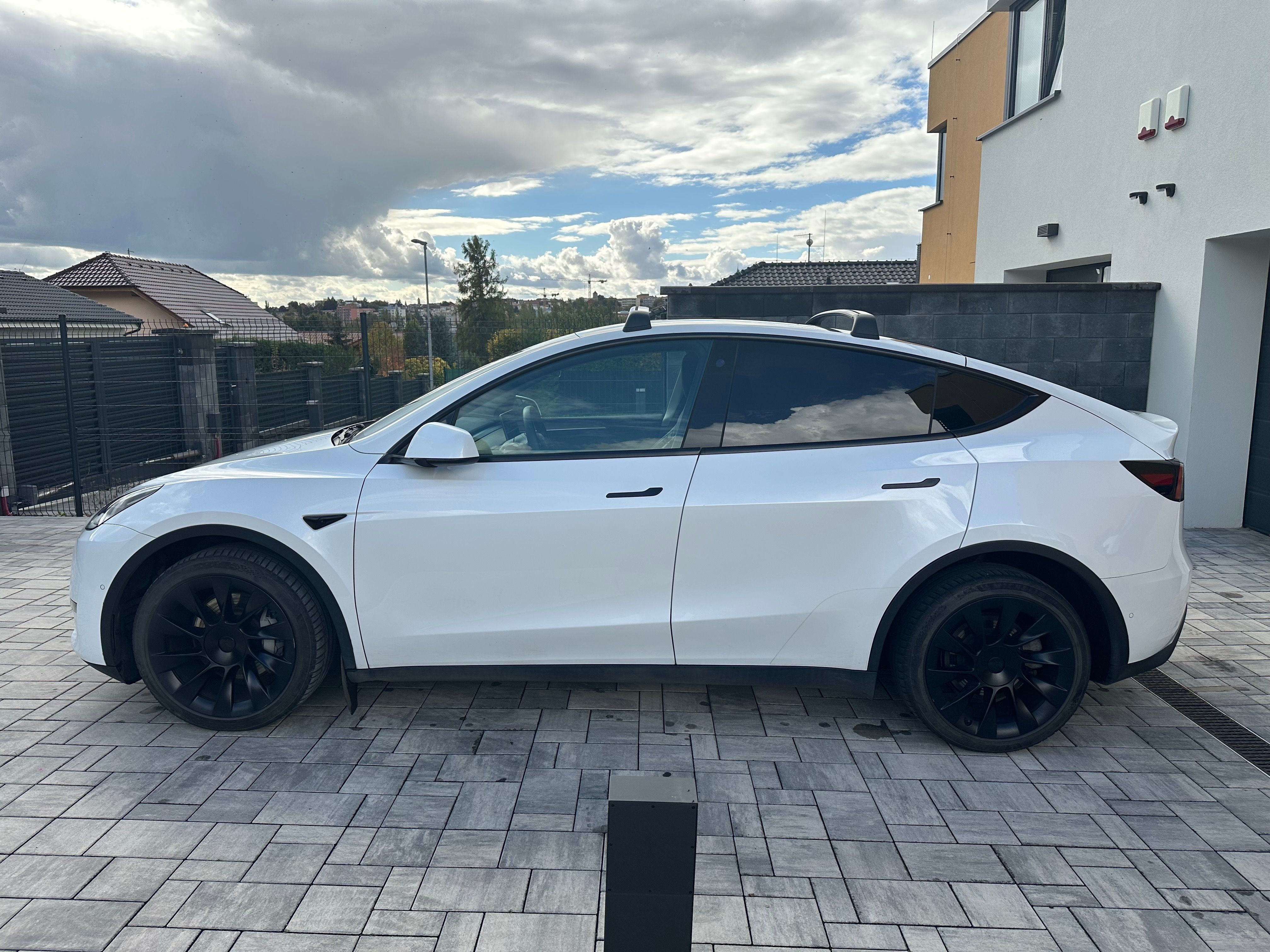 Tesla Model Y, Long Range AWD, 378 kW - fotka 3