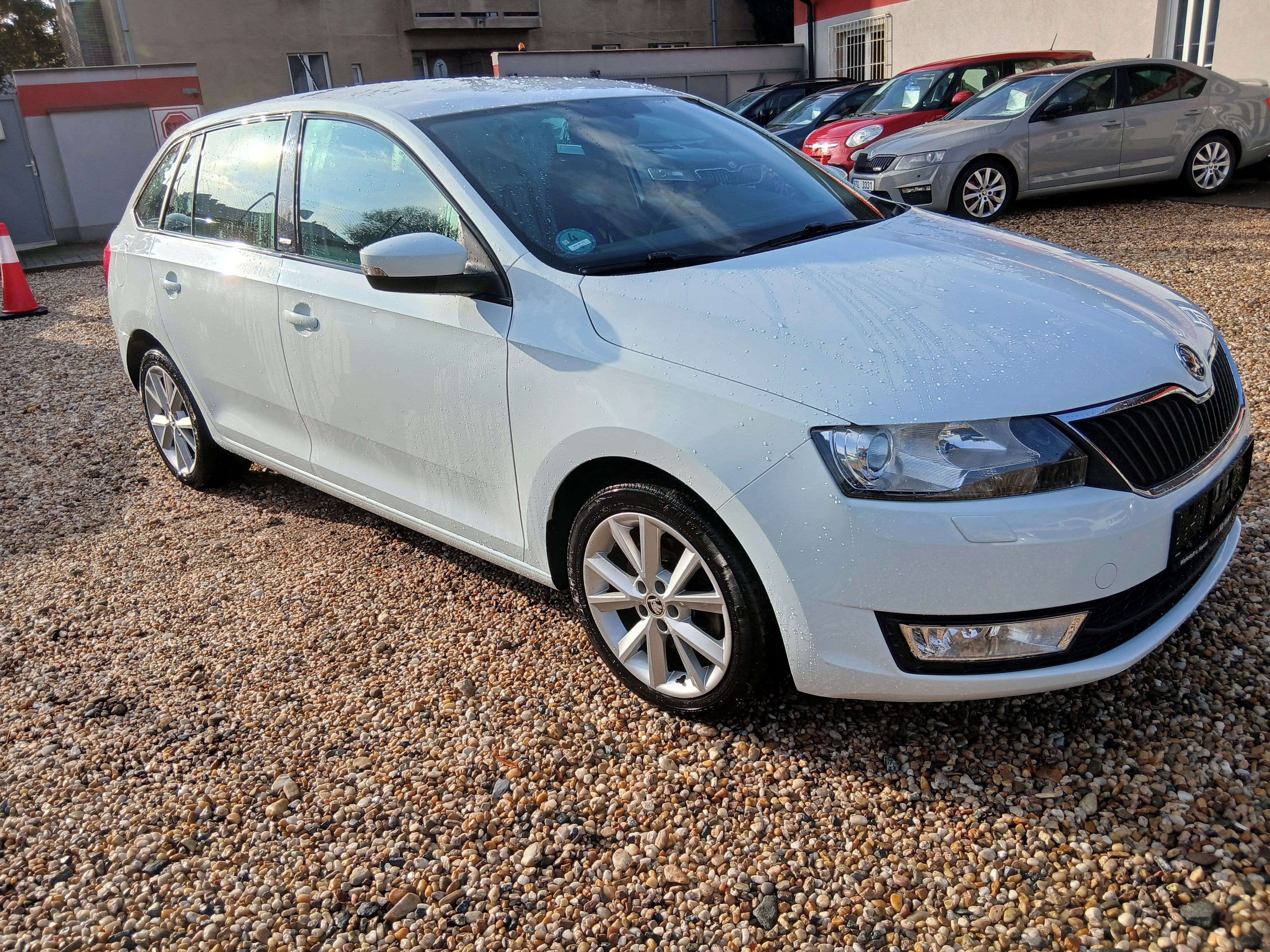 Škoda Rapid, 1.6TDi 85KW JOY,S.Kniha+Zim.ko - fotka 3