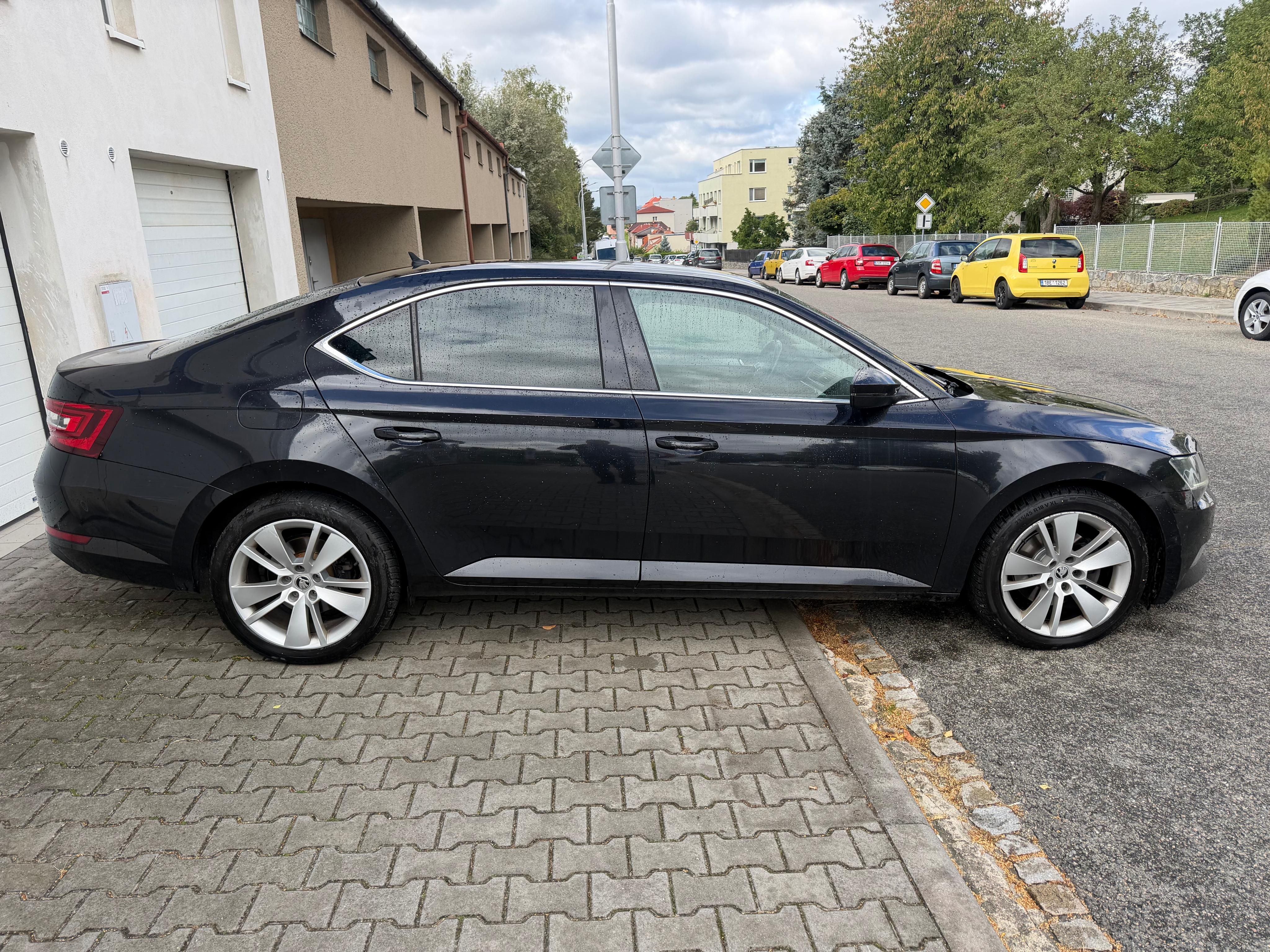 Škoda Superb, 2.0tdi, dsg,alcantara, navi - fotka 5