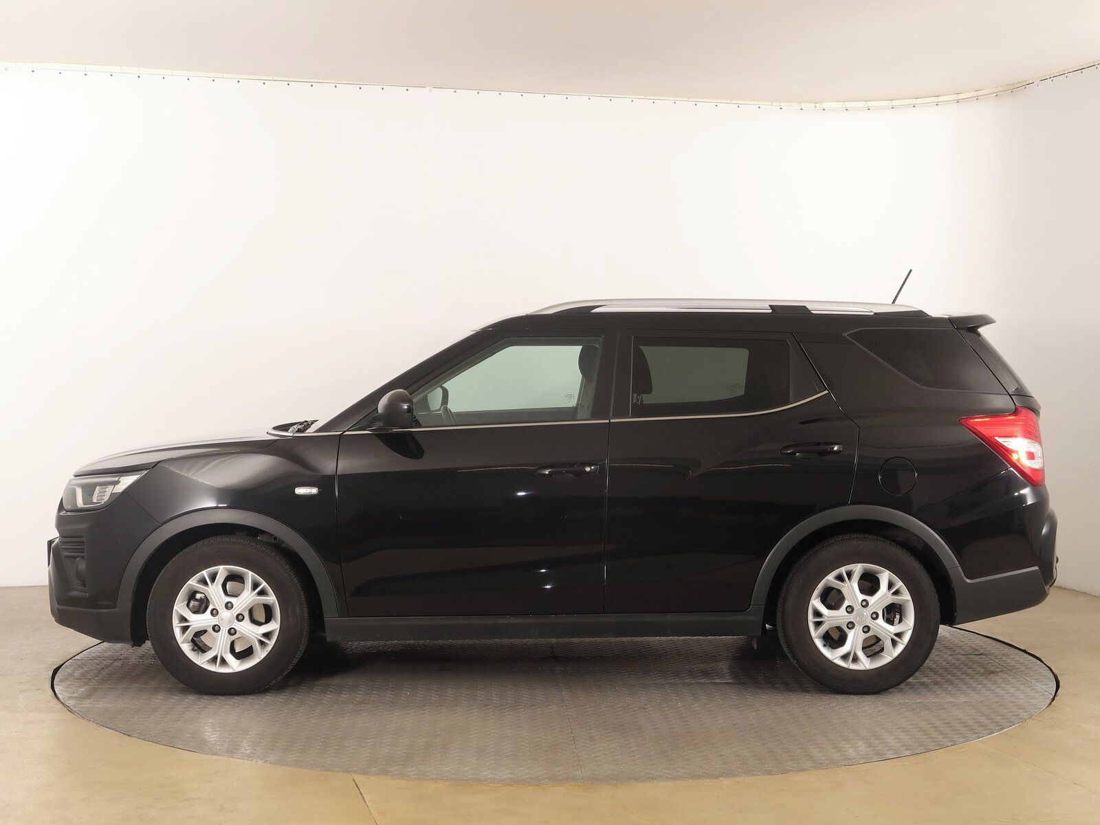 SsangYong Tivoli, 1.5 T-GDI, Automat, Serv.kniha - fotka 3