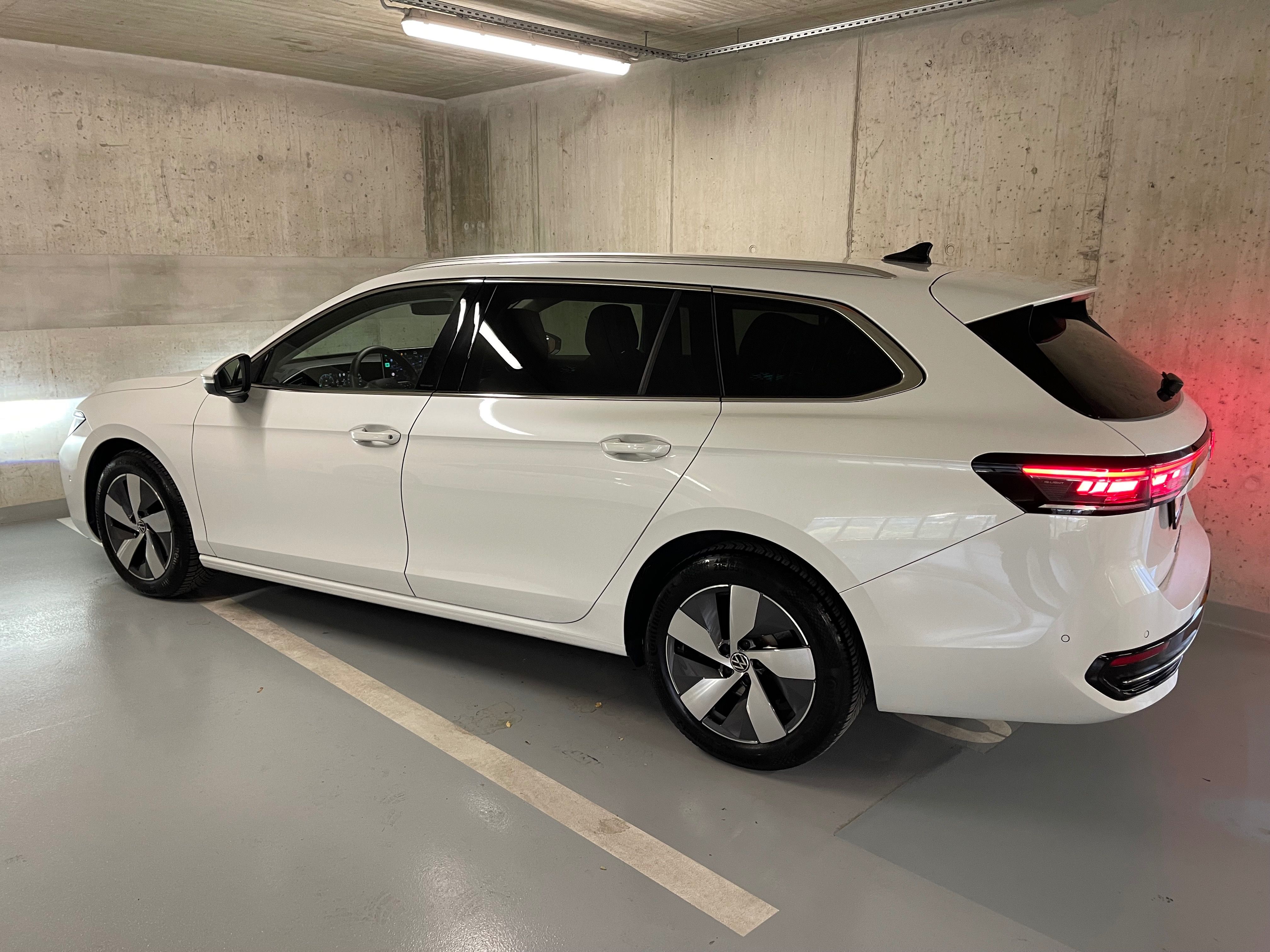 Volkswagen Passat, Elegance - HUD/Matrix/Tažné - fotka 4