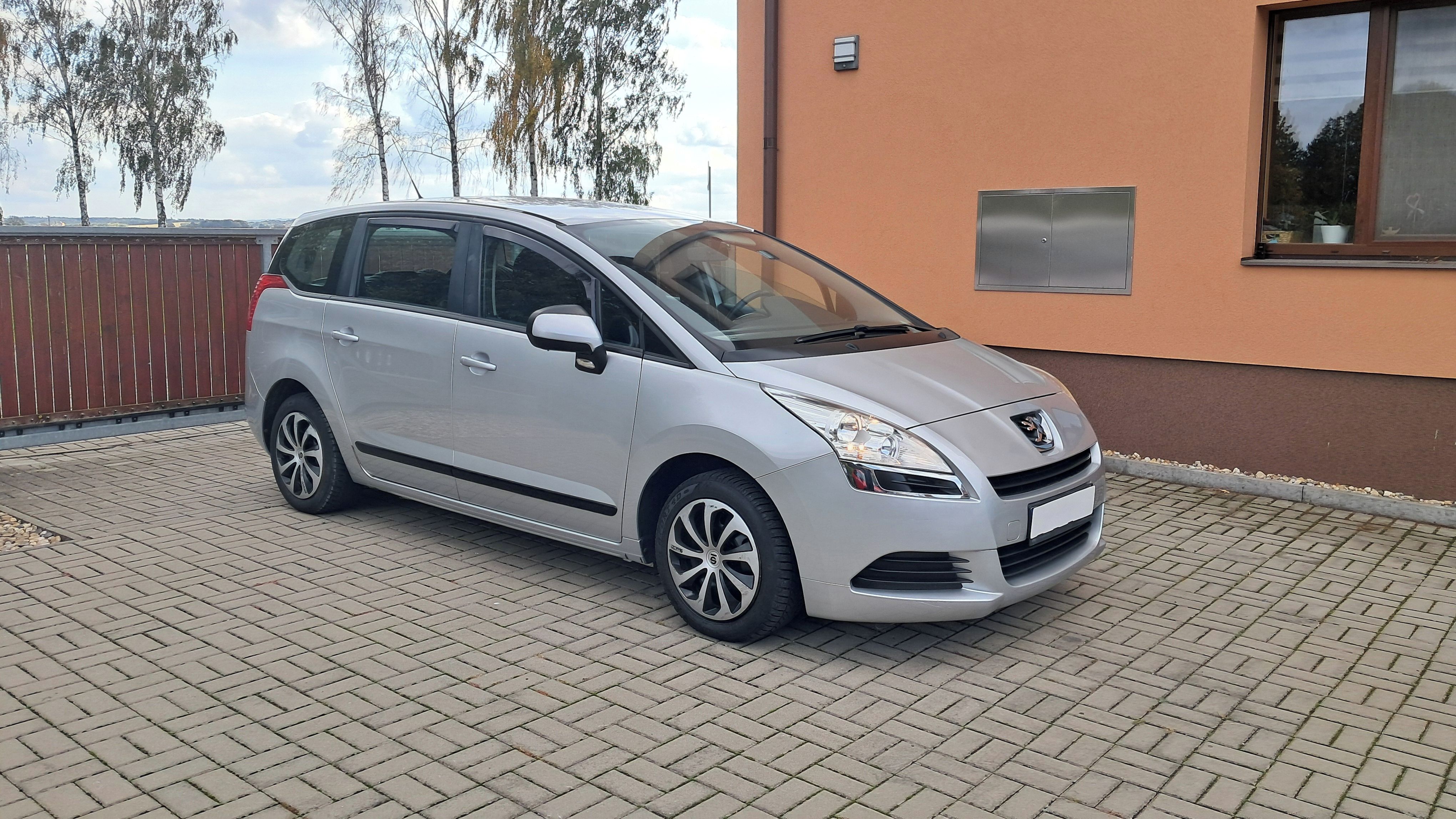 Peugeot 5008, 1.6i / 88KW 7 MÍST - fotka 3