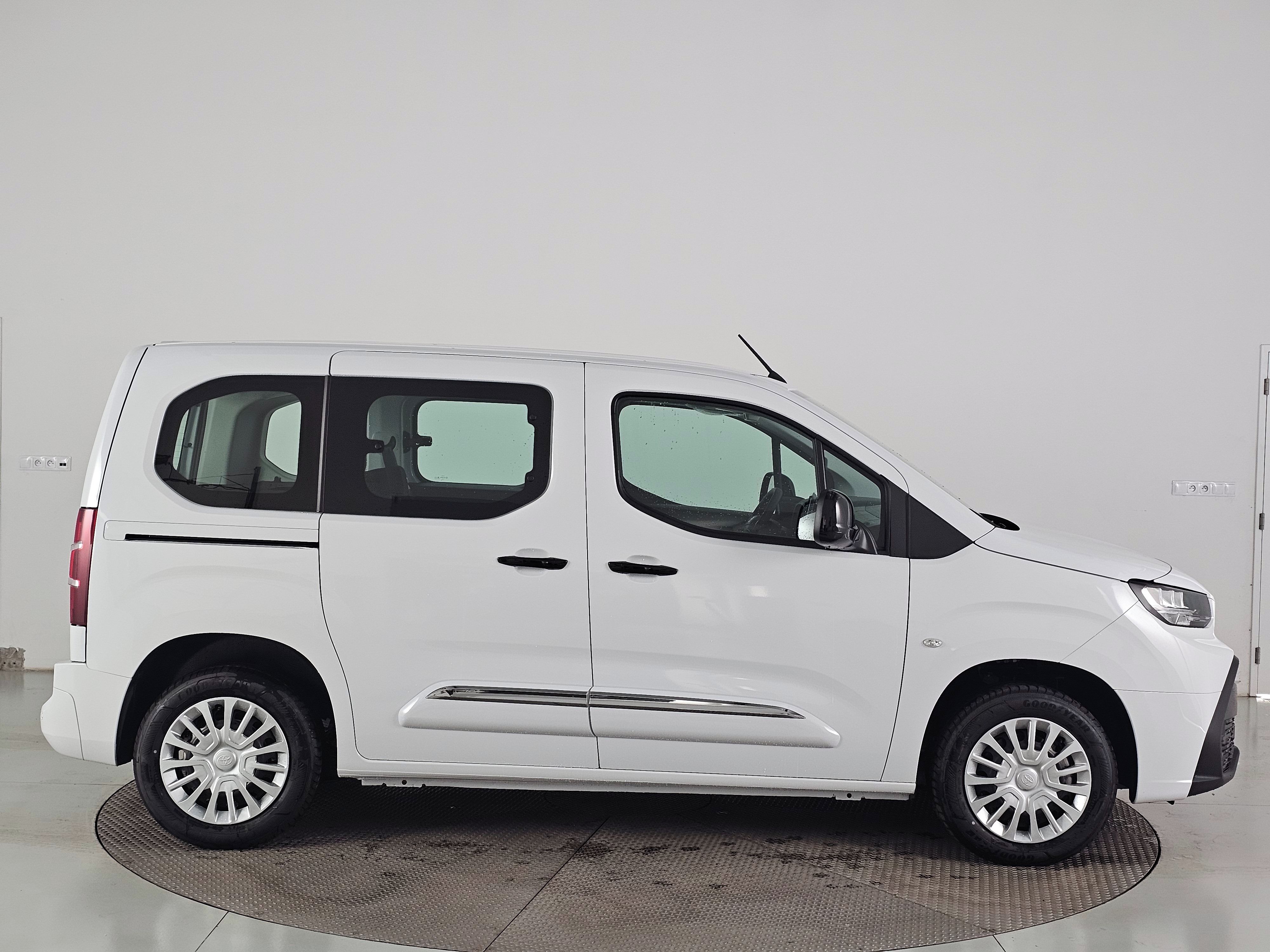 Toyota Proace City Verso, L1, 1.2 110PS Business - fotka 4
