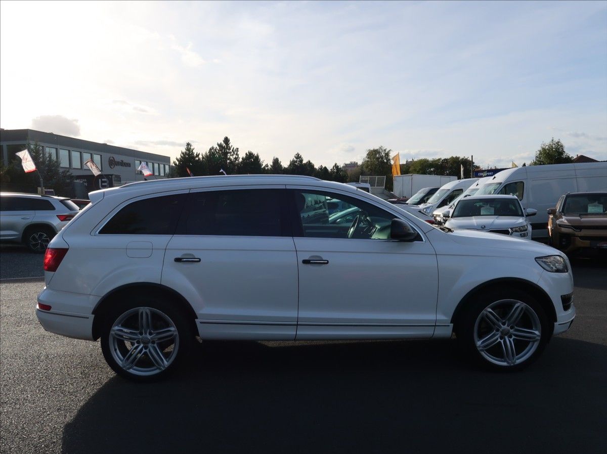 Audi Q7, 3,0 TDi,176kW,NovéČR,7míst - fotka 5