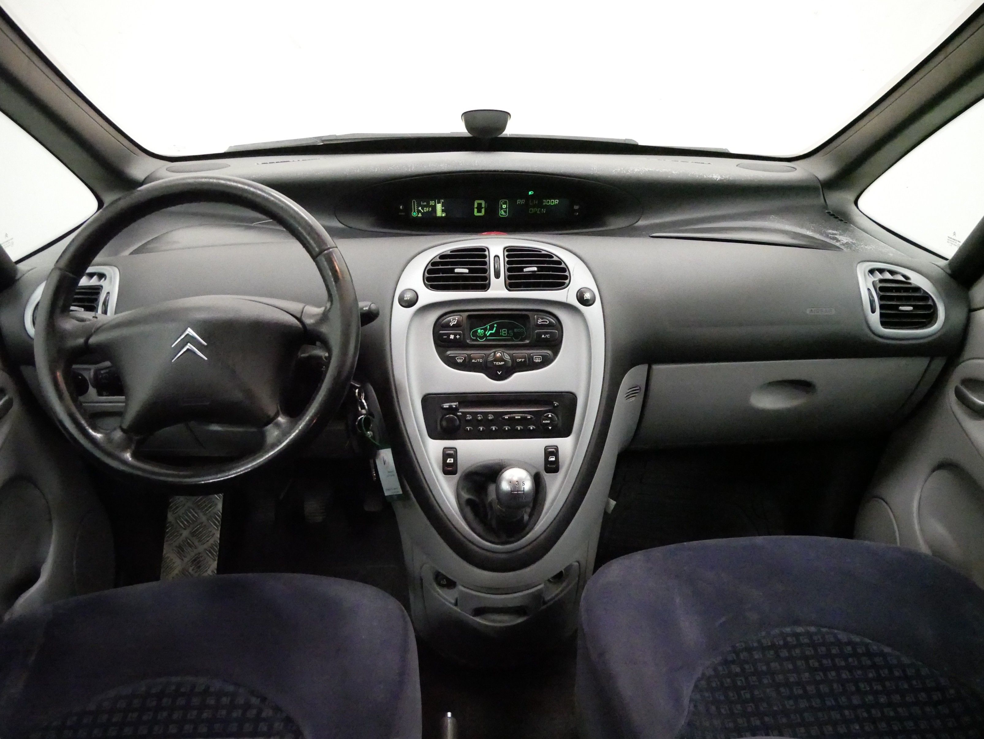 Citroën Xsara Picasso, 1,6 HDi 80kW Exclusive - fotka 6