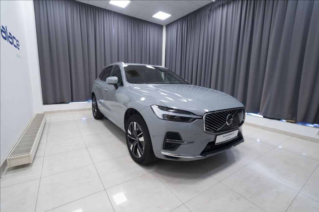Volvo XC60, 2,0 T6 PLUG-IN HYBRID AWD ČR - fotka 3