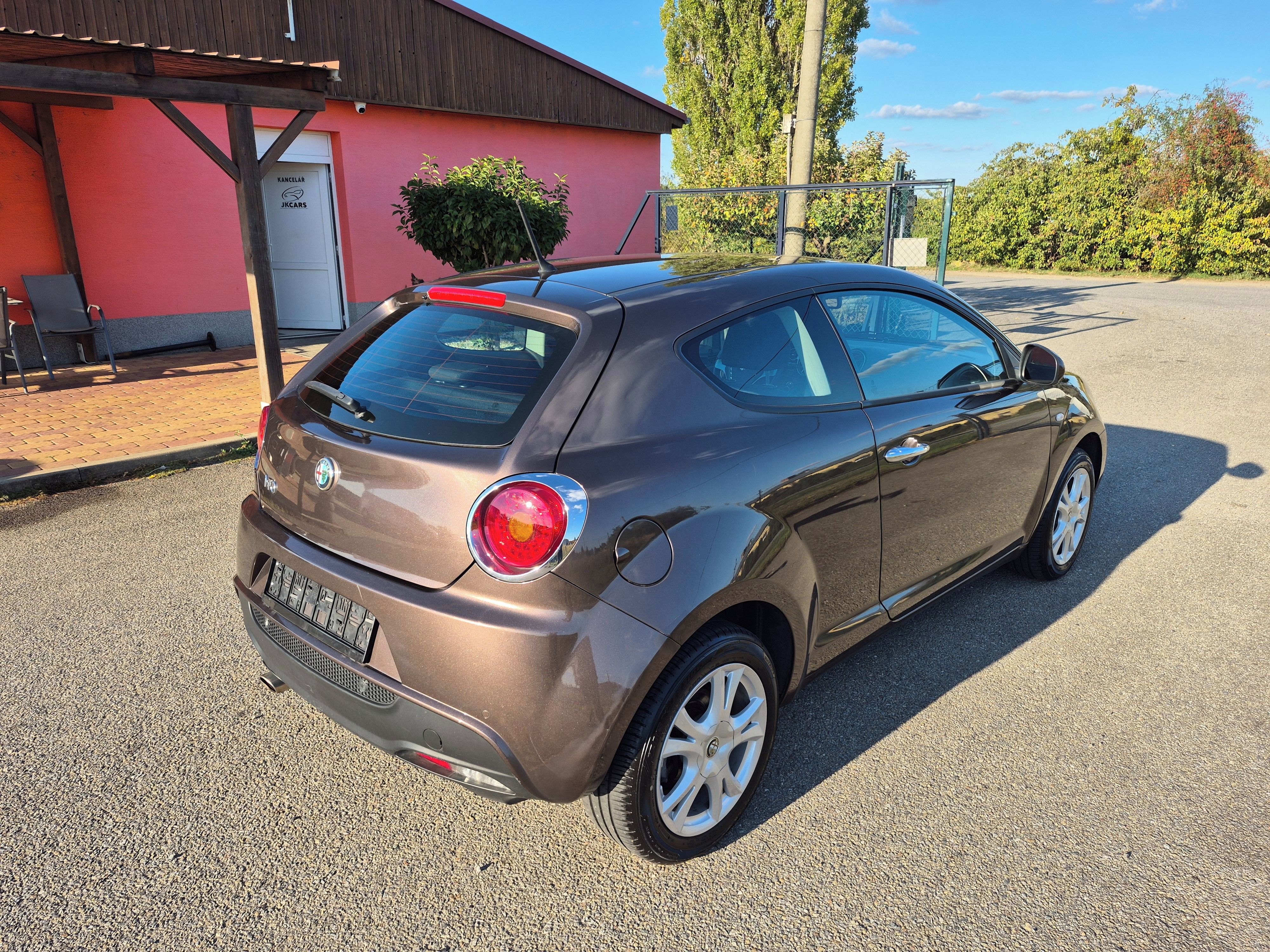 Alfa Romeo MiTo, 1,4i, 57kW, 1.maj, serviska - fotka 4
