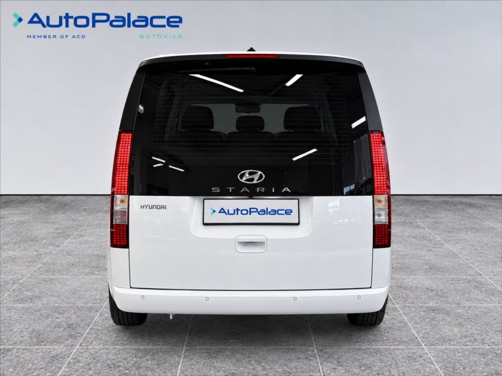 Hyundai Staria, 2,2 130 KW COMFORT KAM DPH 9 m - fotka 4