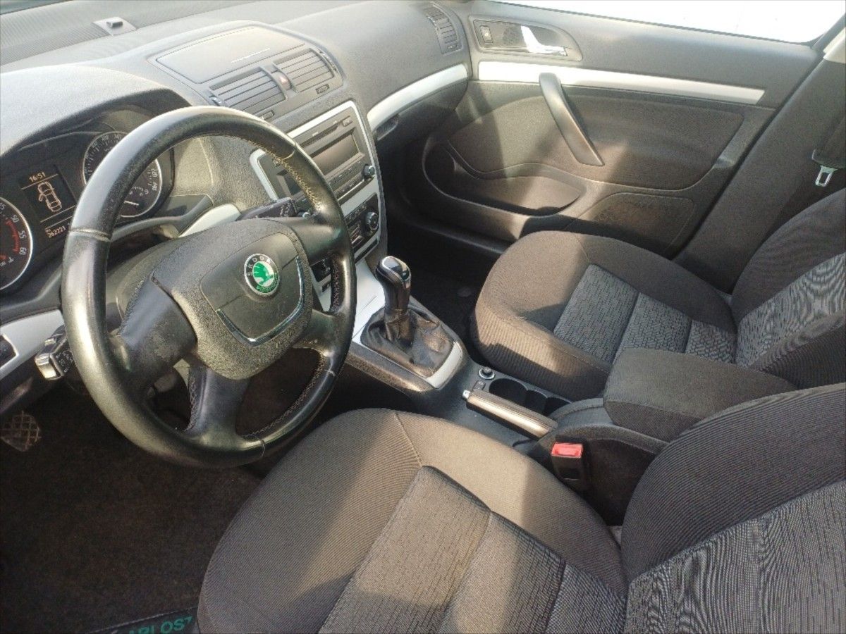 Škoda Octavia, 2,0 TDI  kombi - fotka 6