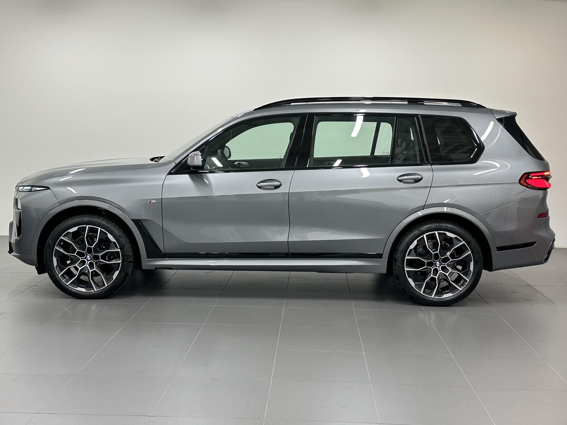 BMW X7, X7 xDrive40d - fotka 2