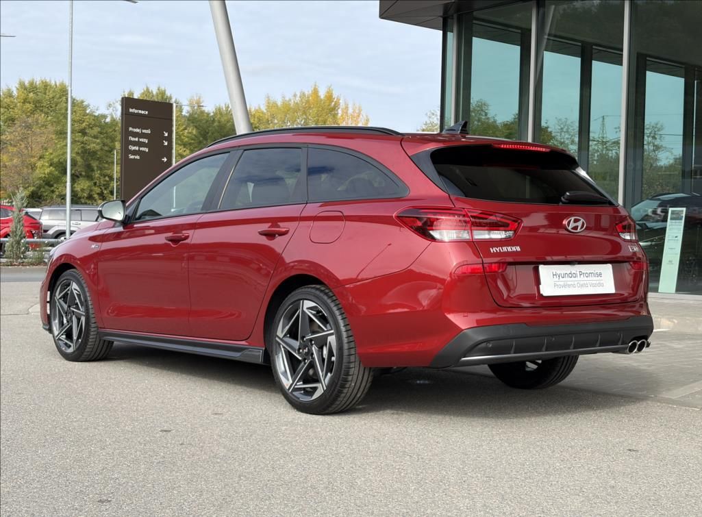 Hyundai i30, 1,6 T-GDI DCT  WG FL N Line - fotka 2