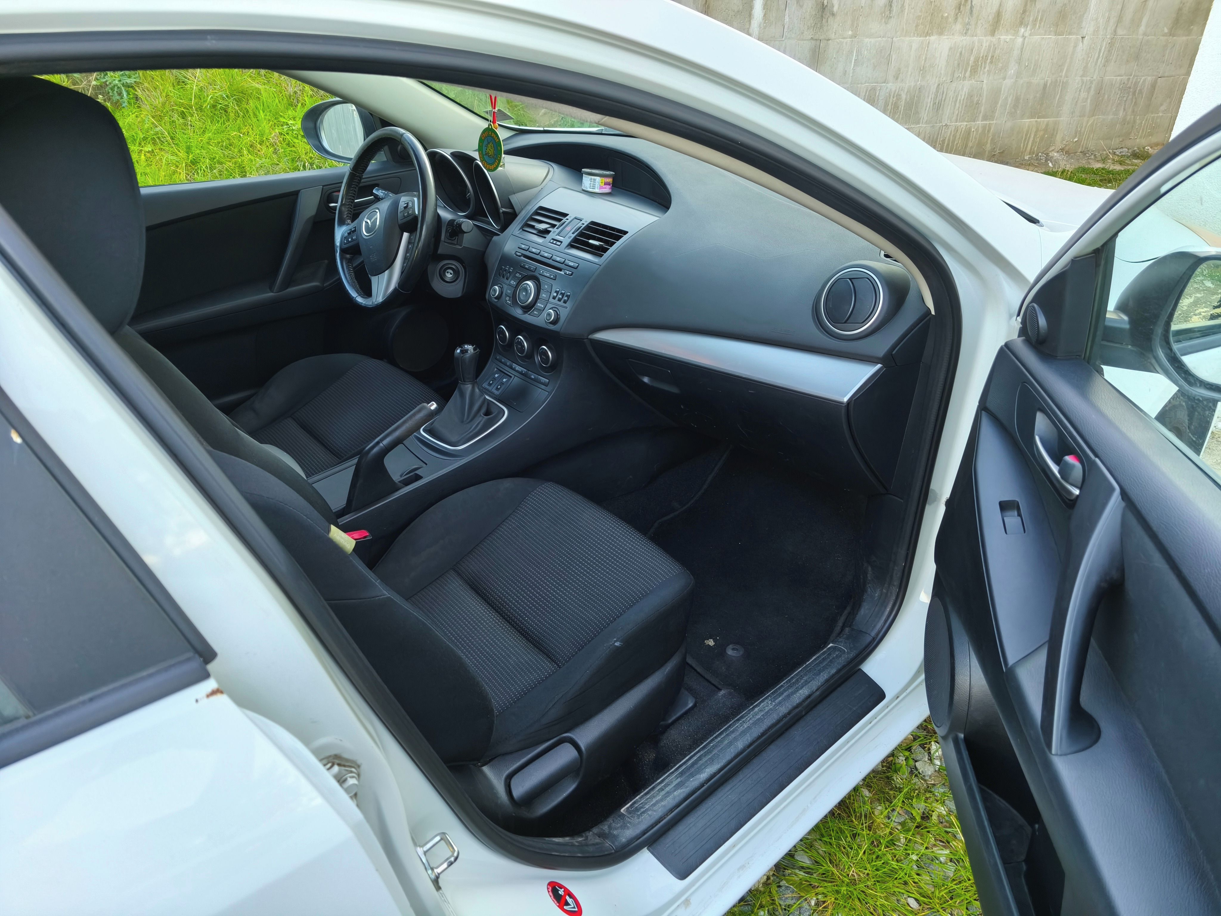 Mazda 3, 1.6 diesel 85 kW - fotka 5