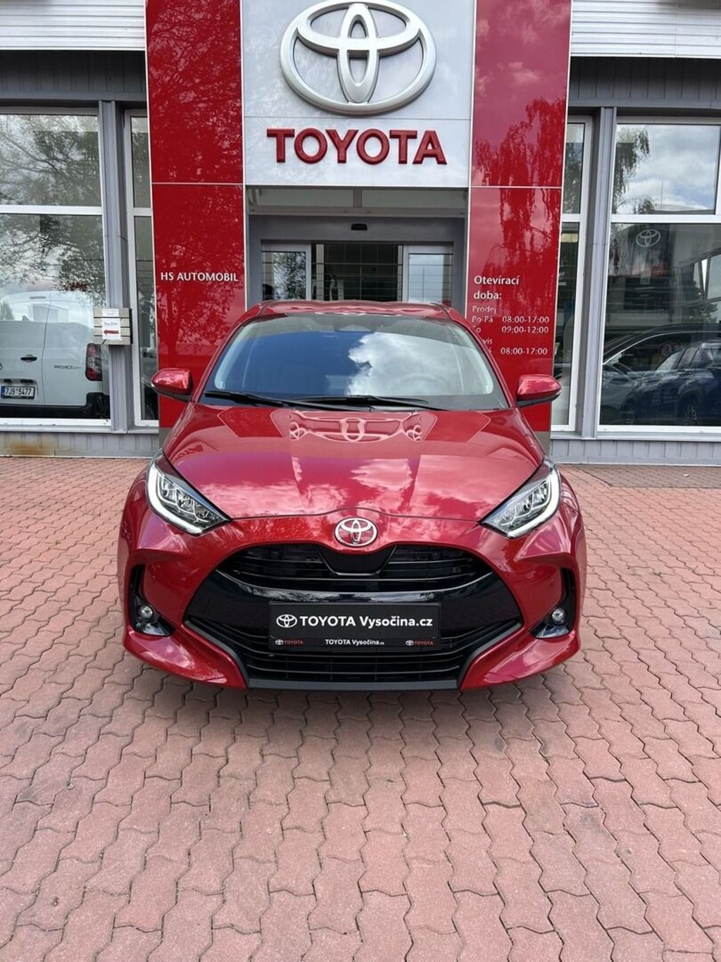 Toyota Yaris, 1,5 hybrid 116 koní STYLE - fotka 2