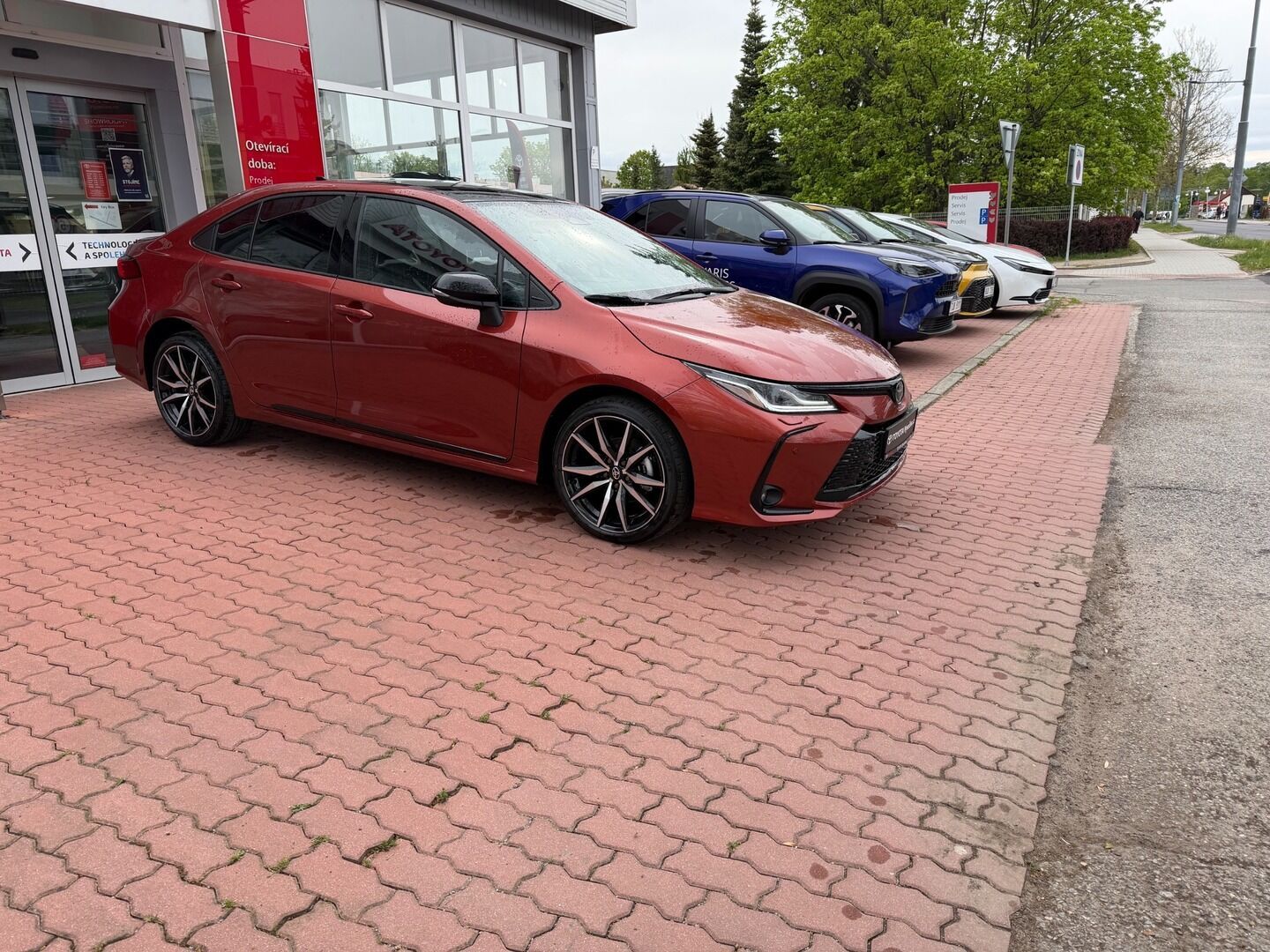 Toyota Corolla, 1.8L Hybrid 140 koní 4x2 GR - fotka 3