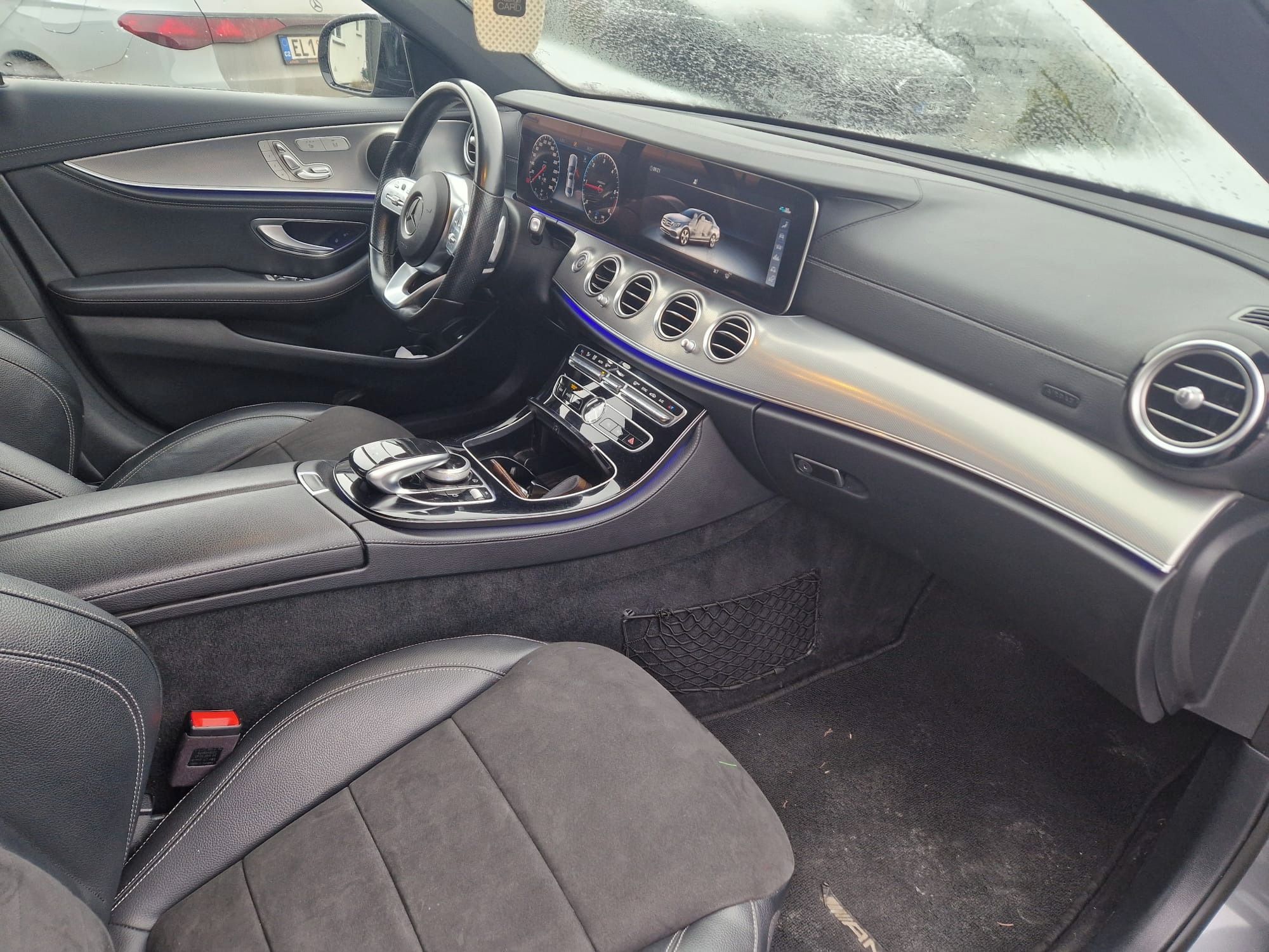 Mercedes-Benz Třídy E, Mercedes BENZ E220d 4Matic - fotka 3