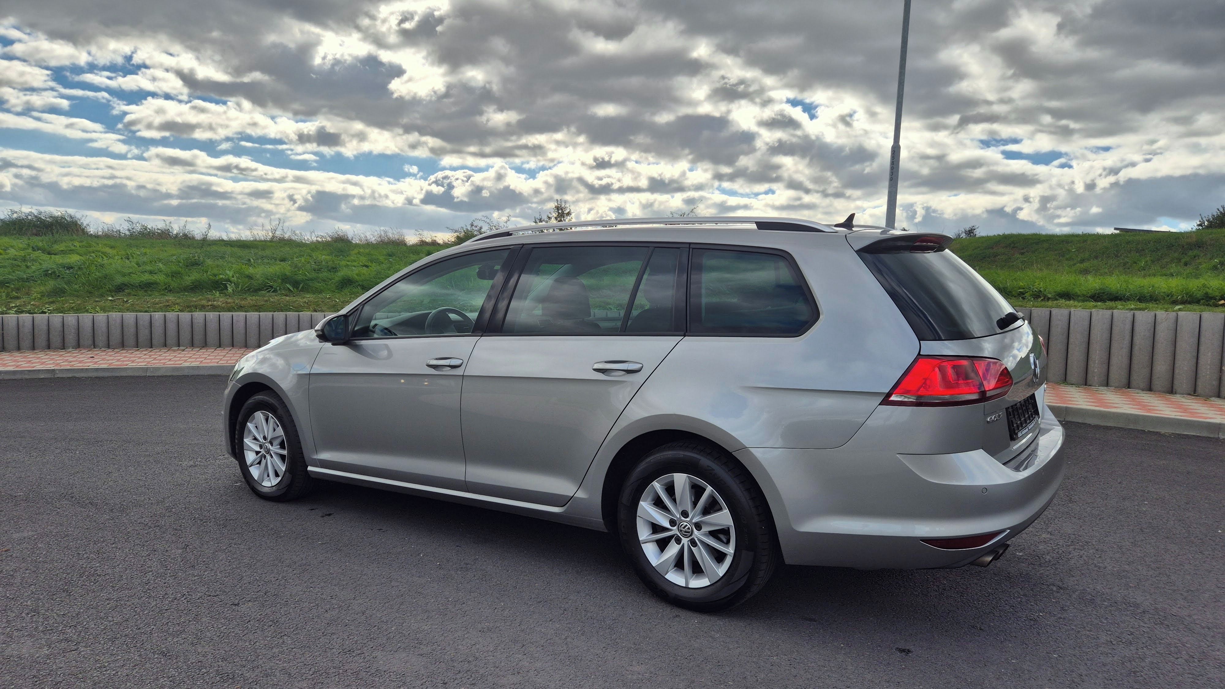 Volkswagen Golf, 1,4tsi 92kw DSG,1.majitel - fotka 4