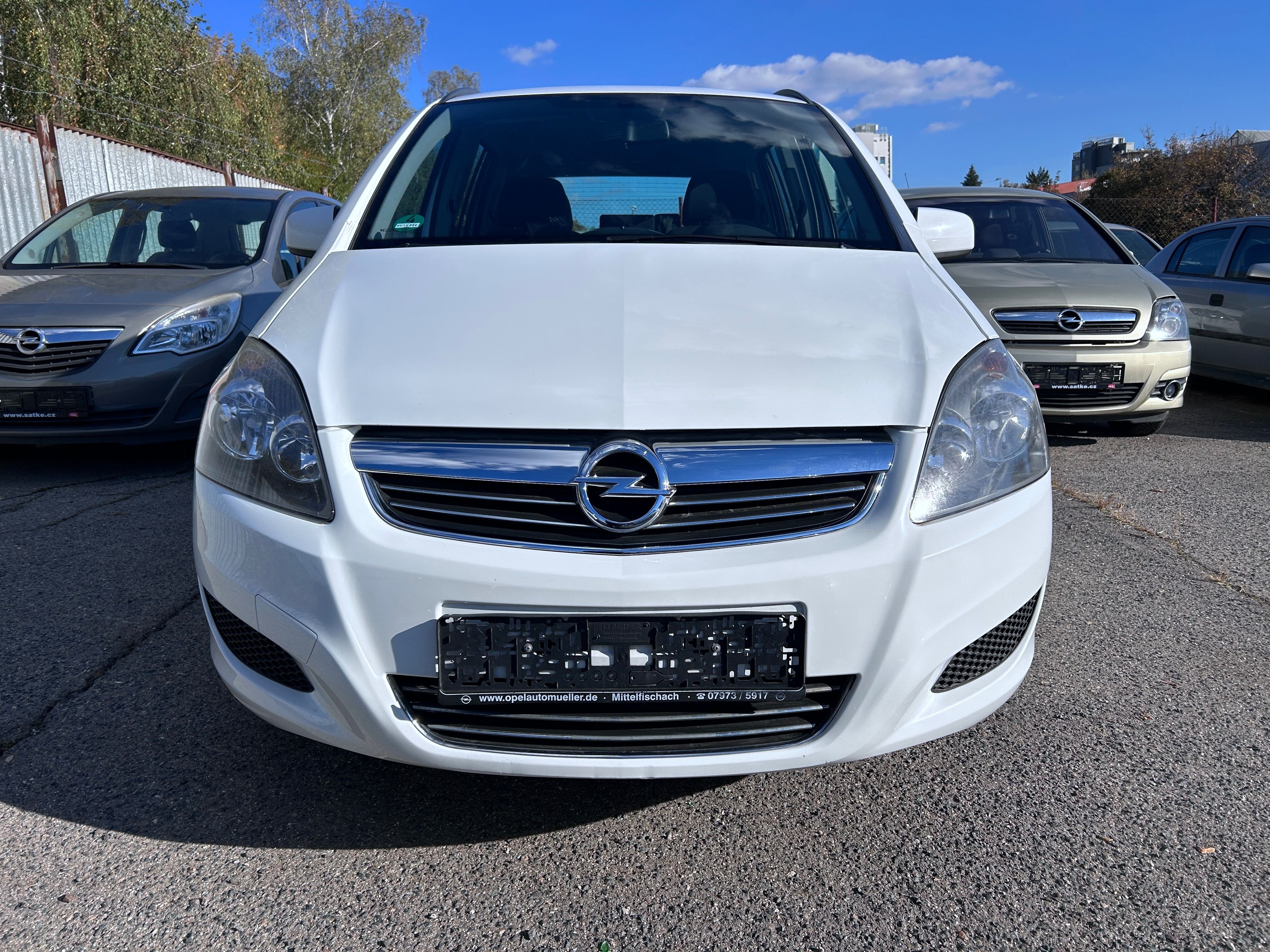 Opel Zafira, 1,8 16V, 7 míst - fotka 2