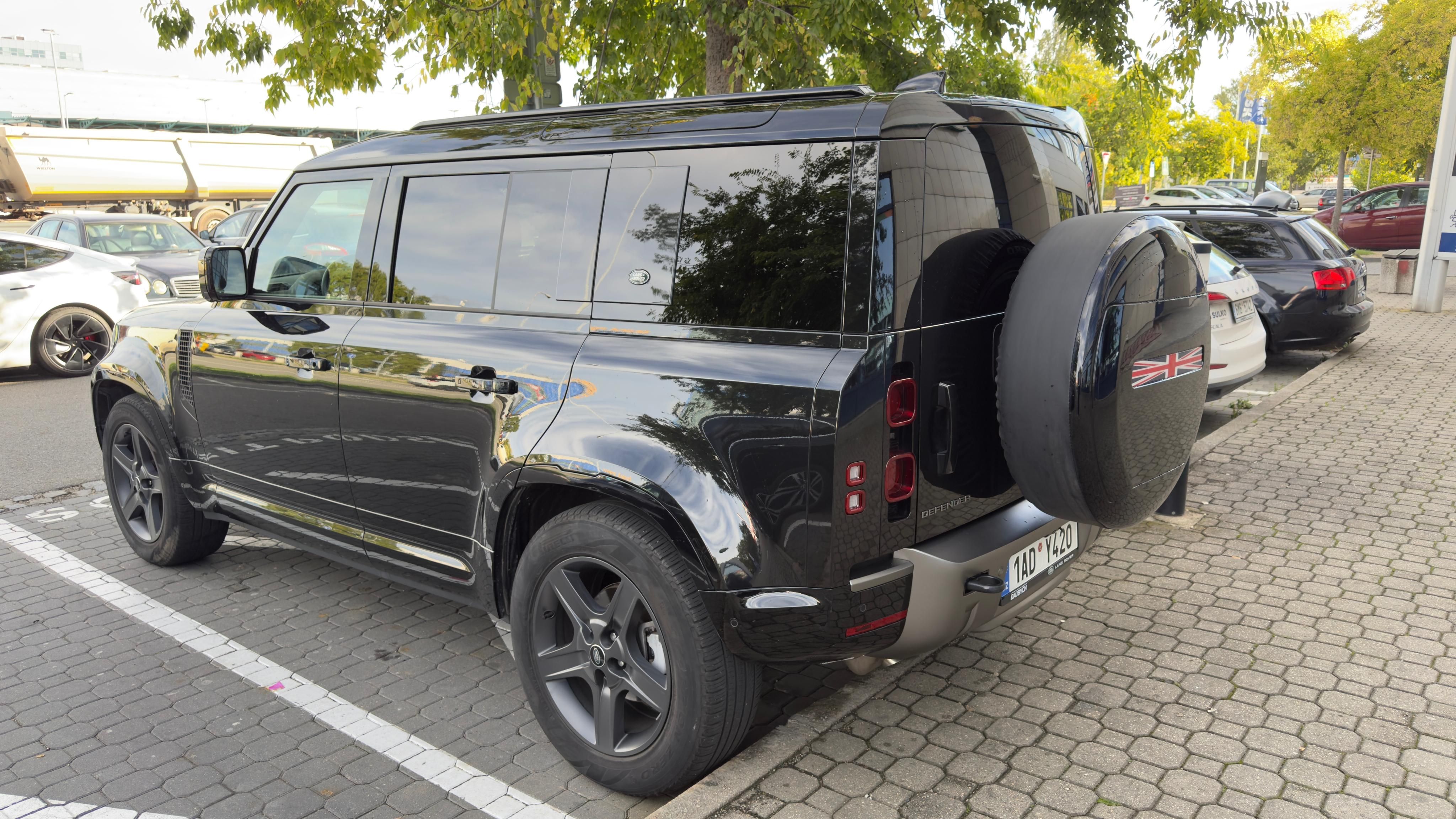 Land Rover Defender, 110 D250 X-Dymanic - fotka 2