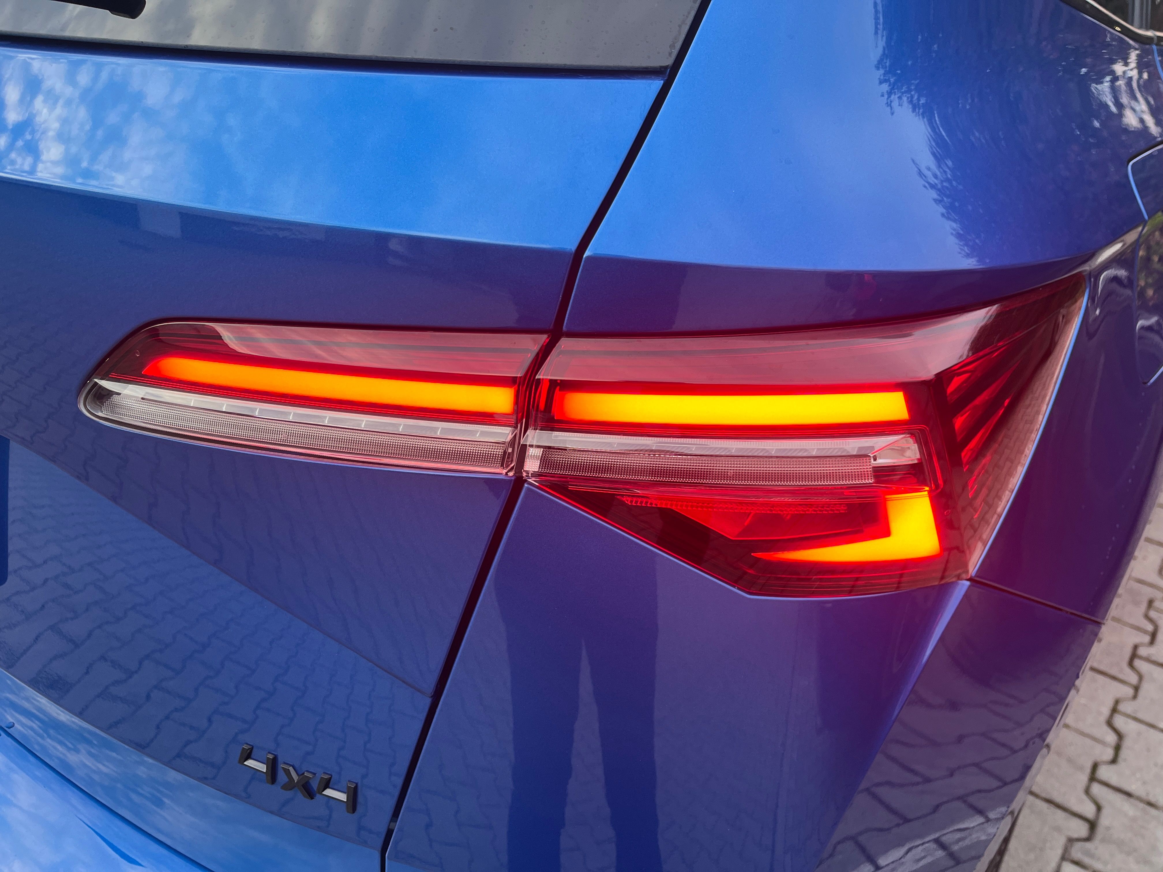 Škoda Karoq, 2.0TSI/140kW 4x4 DSG Sportline - fotka 6