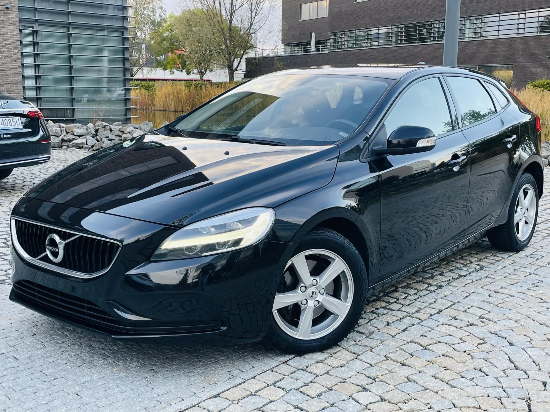 Volvo V40, 2.0i MANUÁL 1.MAJITEL SENZORY - fotka 2