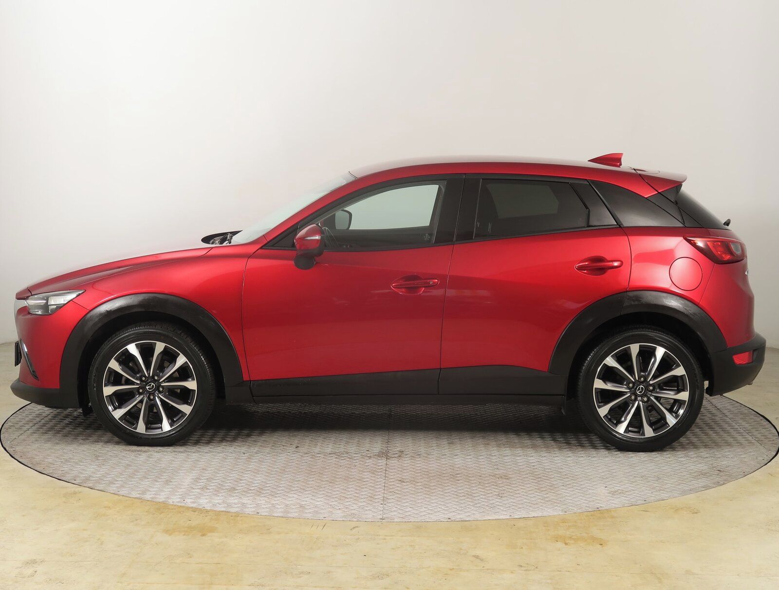 Mazda CX-3, 2.0 Skyactiv-G, ČR,1.maj - fotka 3