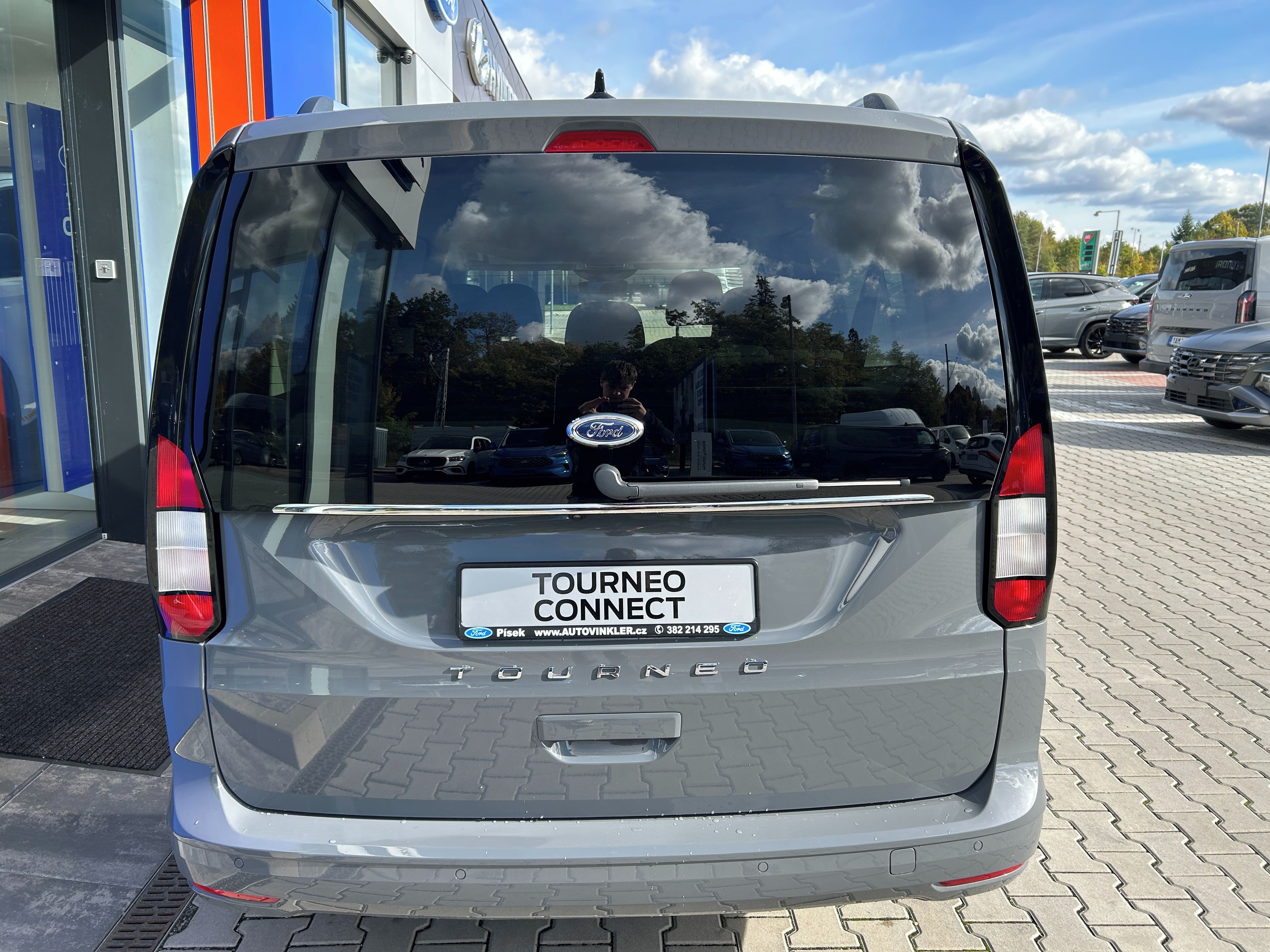 Ford Tourneo Connect, Grand 1.5, 85kW AT Titanium - fotka 5