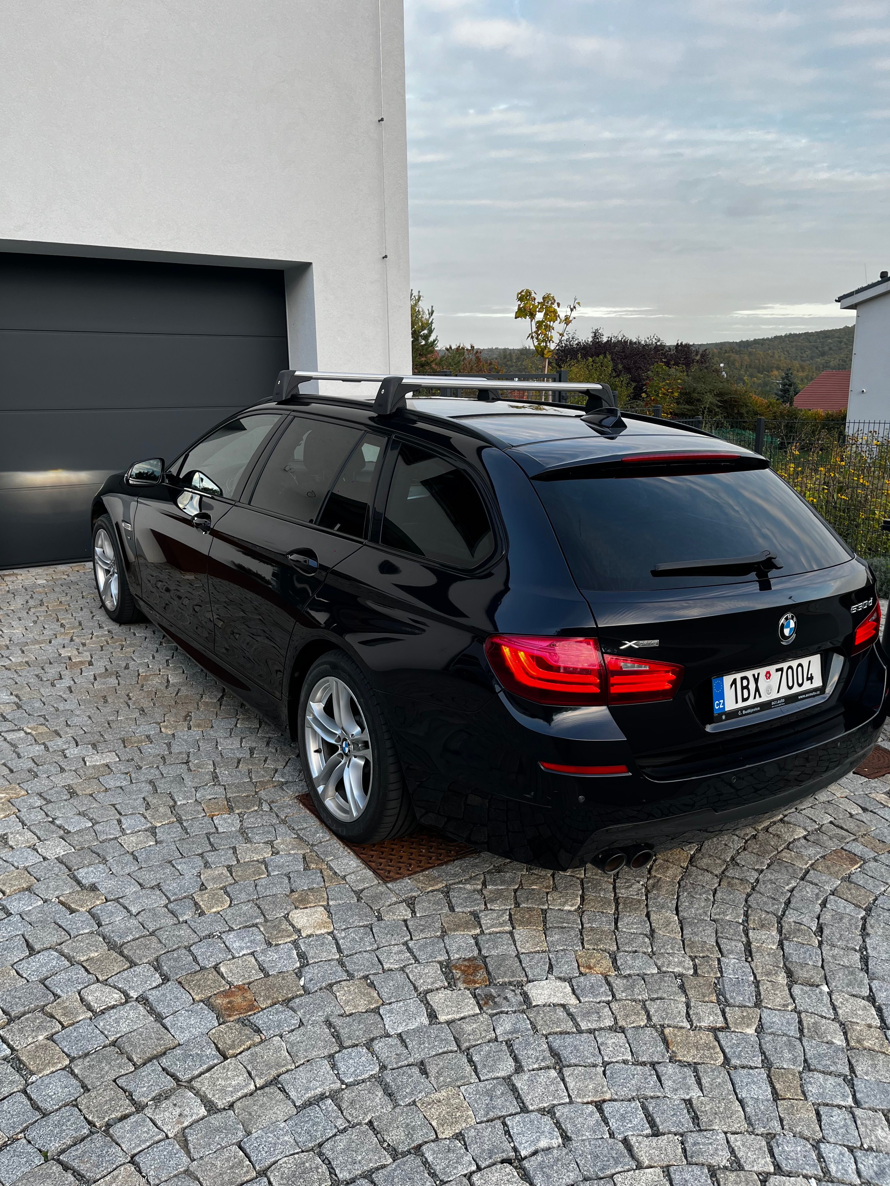 BMW Řada 5, BMW 530 D x-DRIVE M- paket - fotka 5