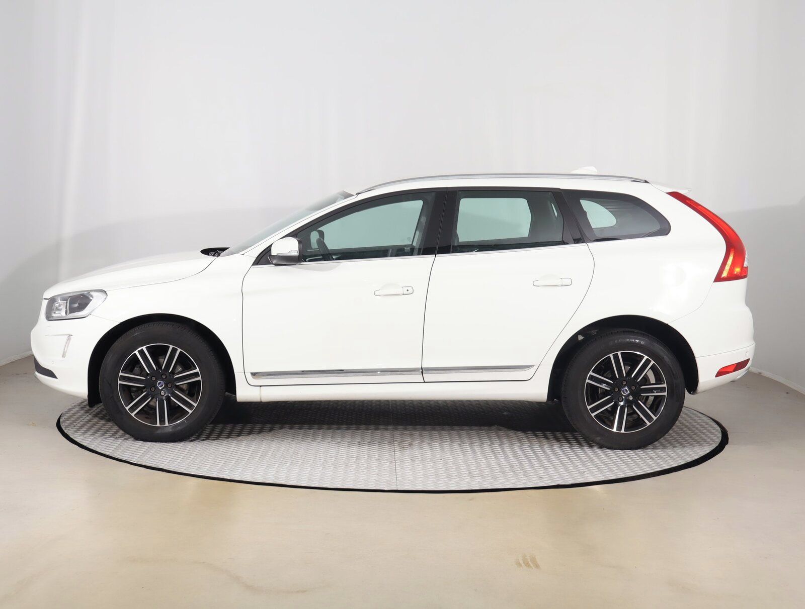 Volvo XC60, D4, Automat - fotka 3