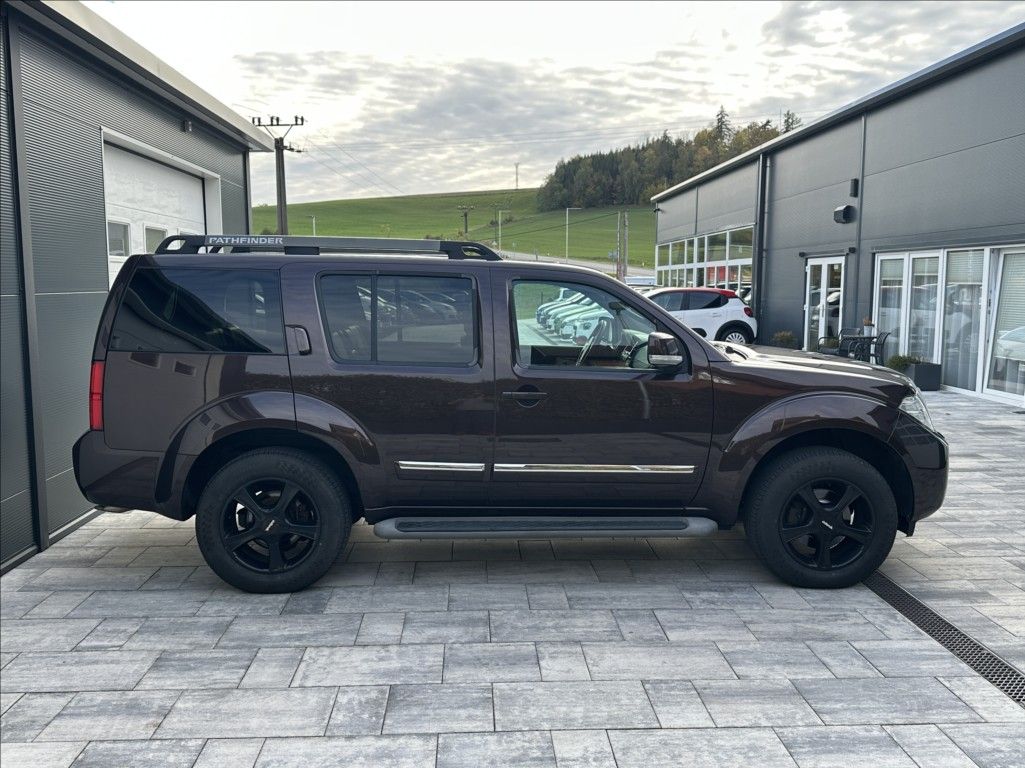 Nissan Pathfinder, 3,0DCI 231PS LE Executive 4x4 - fotka 6