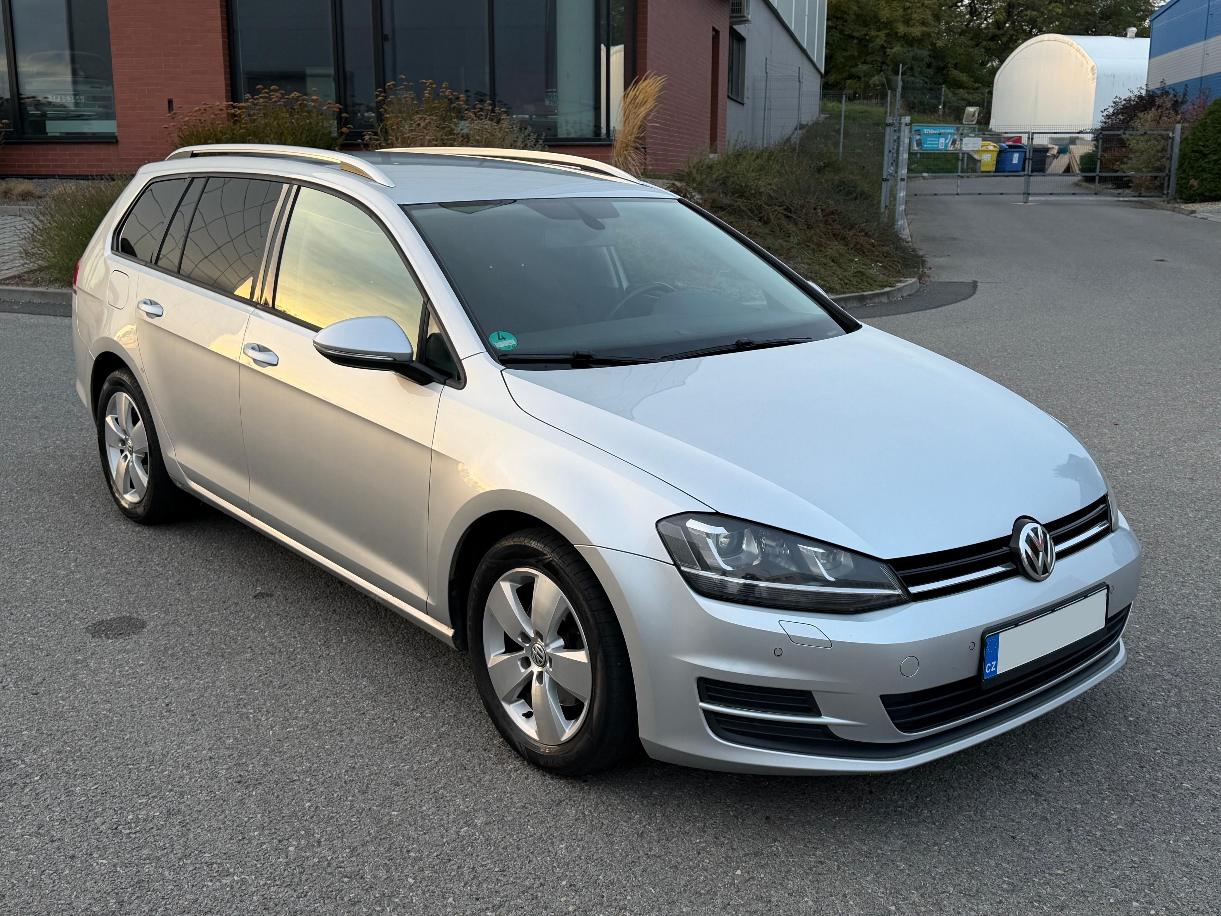Volkswagen Golf, 1.6TDI 77KW,DSG,Xenon,Navi - fotka 5