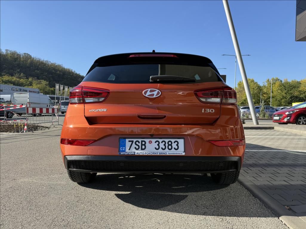 Hyundai i30, 1,5 i  HB FL Family Climate - fotka 6