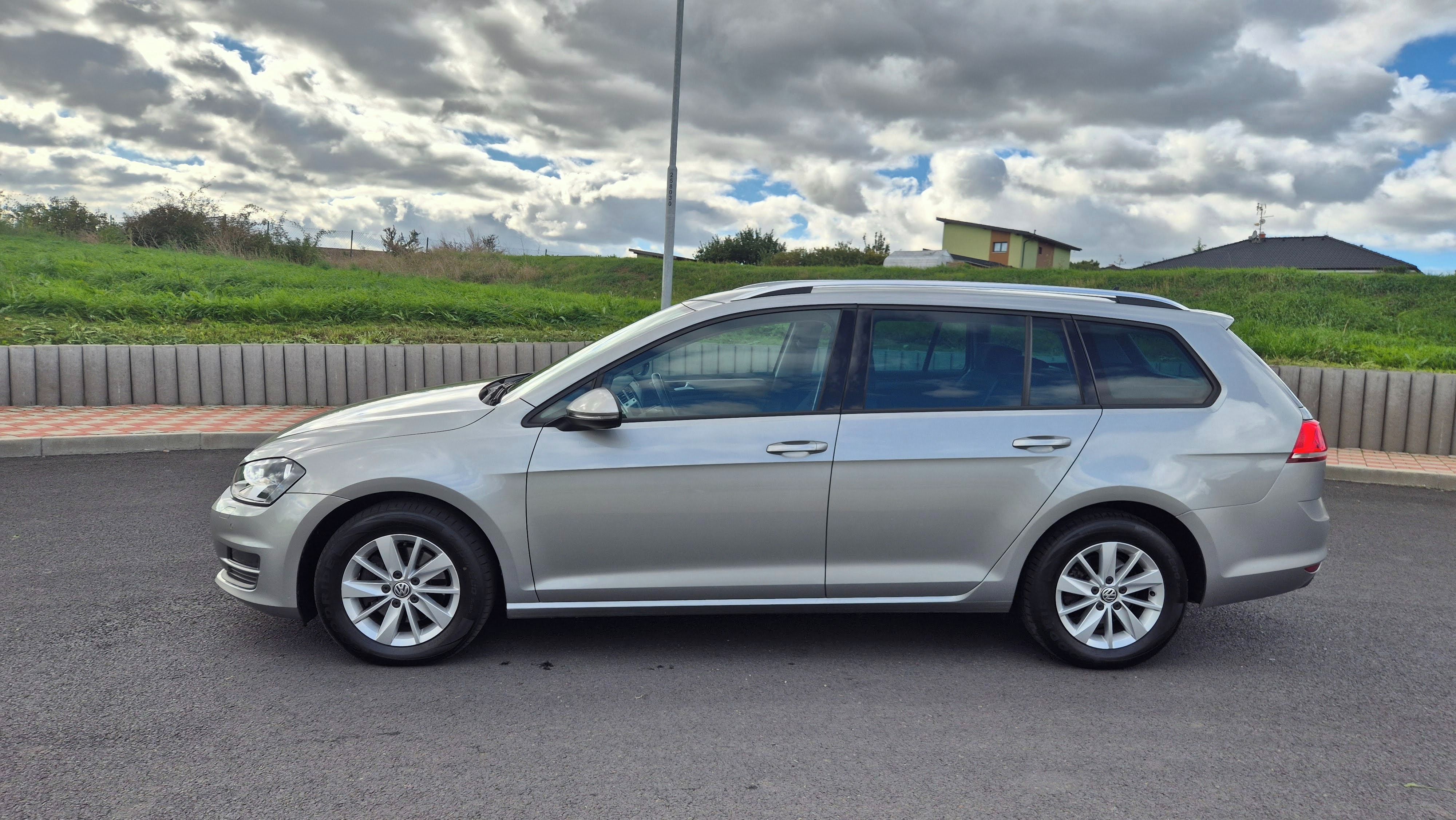 Volkswagen Golf, 1,4tsi 92kw DSG,1.majitel - fotka 3