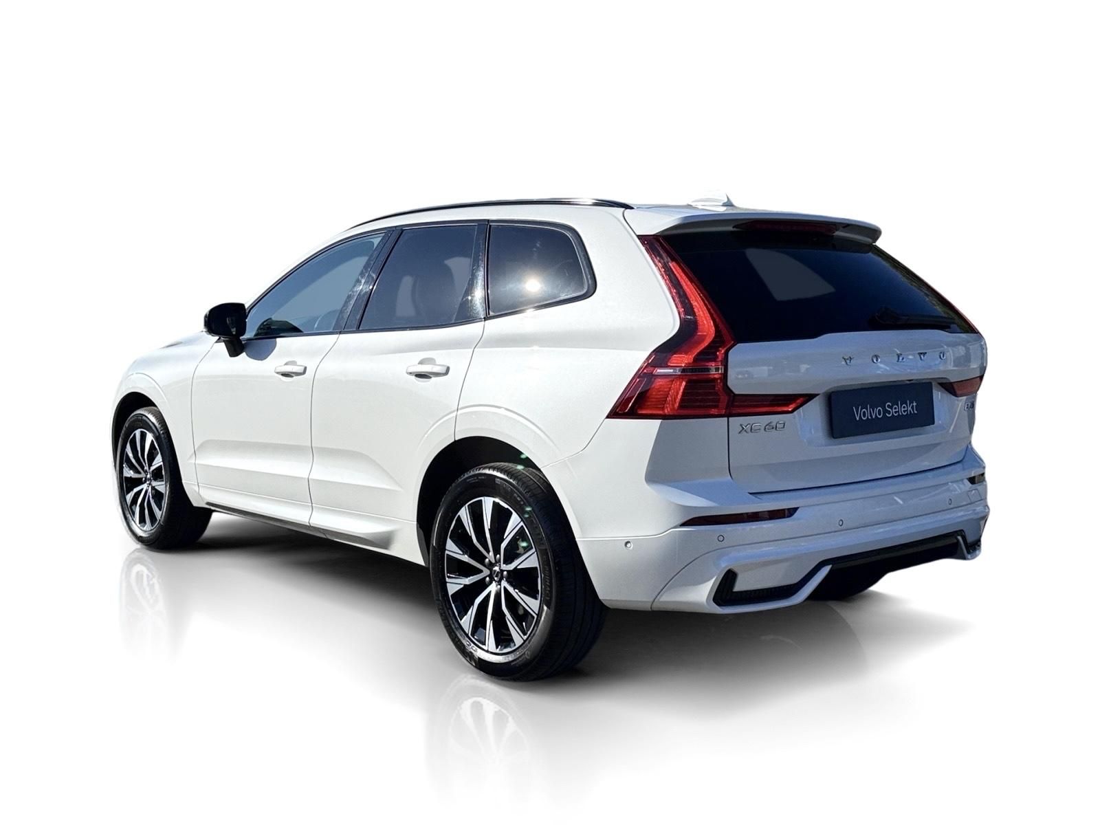 Volvo XC60, B5 AWD // PLUS DARK // 1.maj. - fotka 3