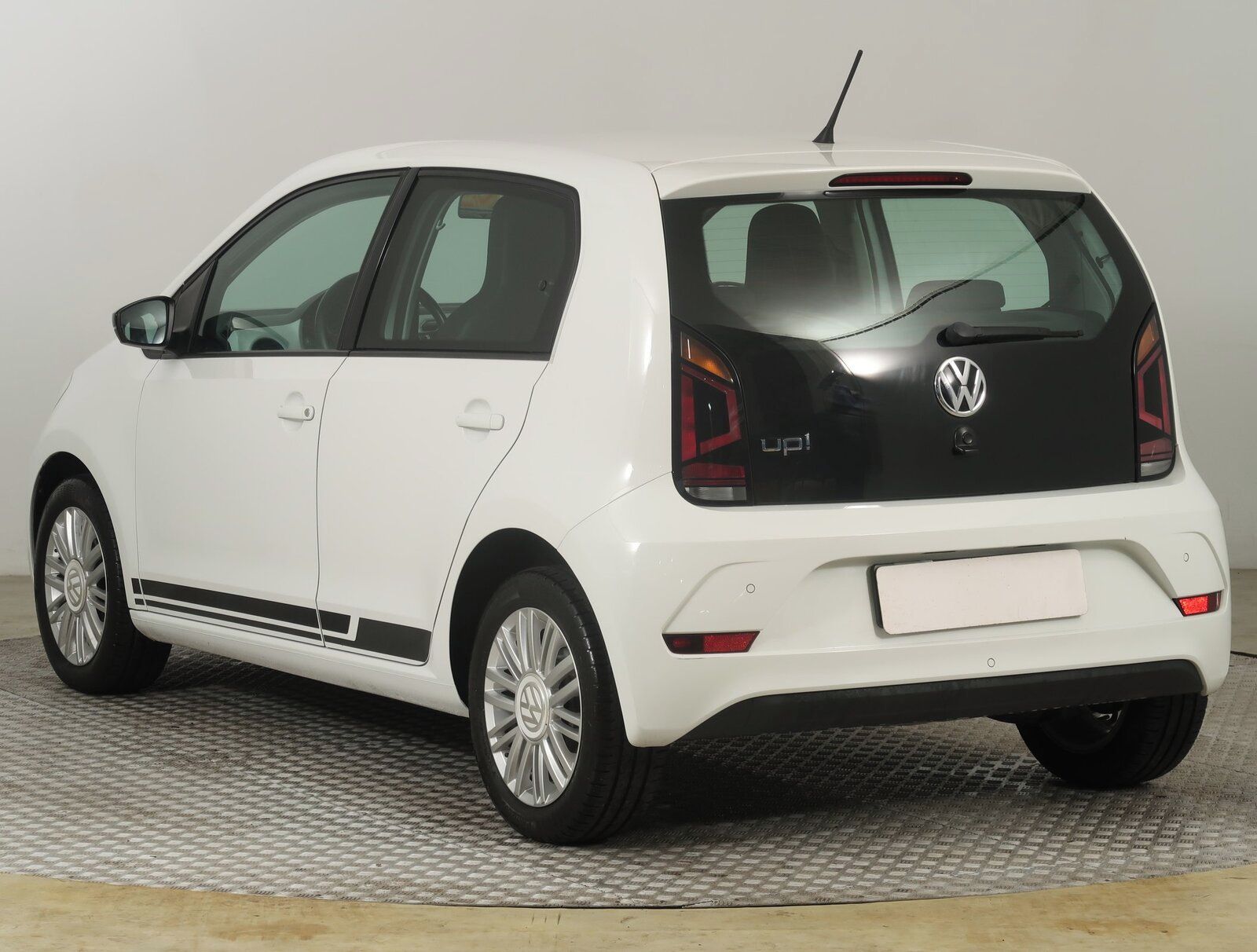 Volkswagen Up!, 1.0 MPI, ČR,1.maj - fotka 4