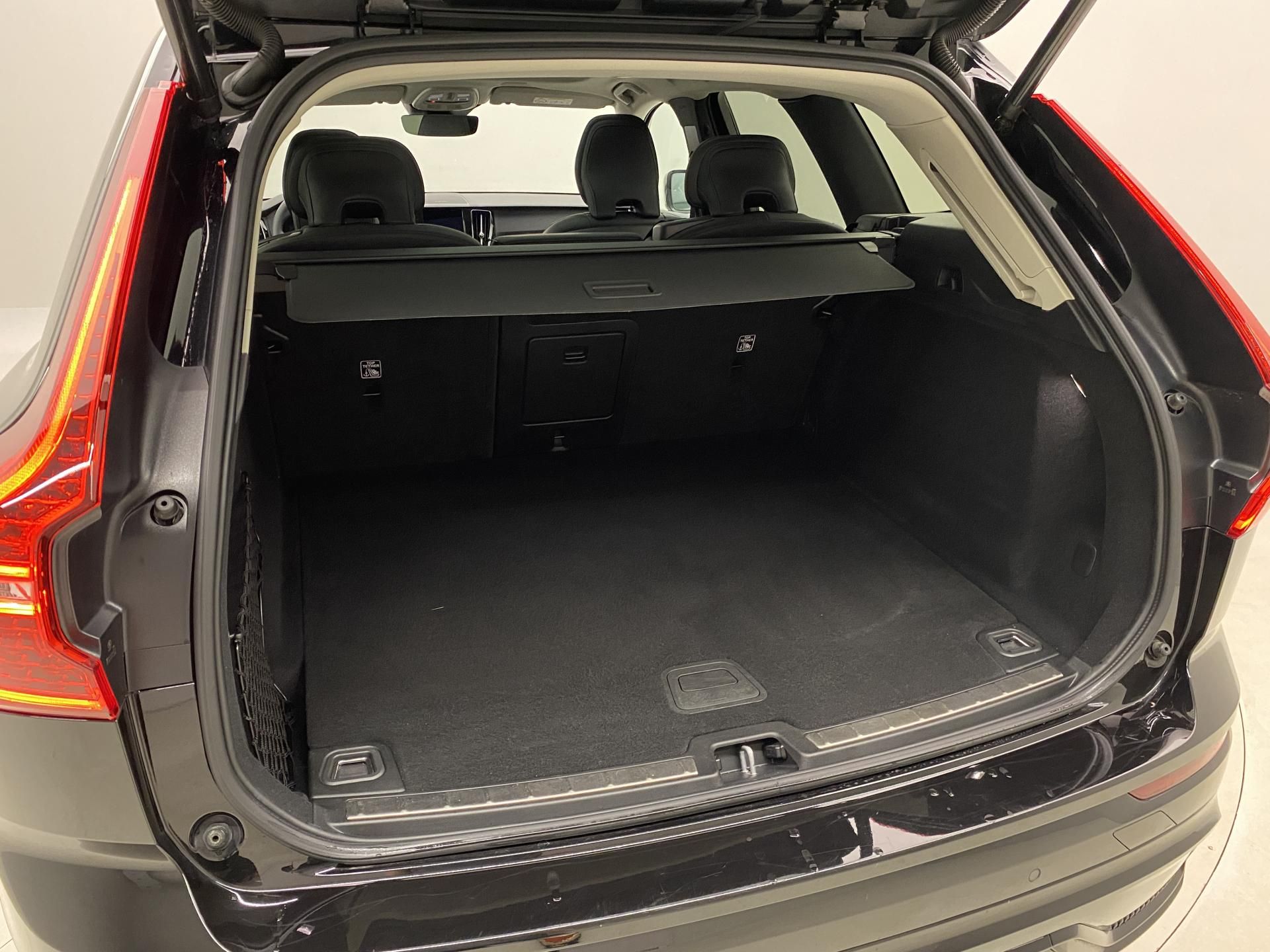 Volvo XC60, B4 AWD DARK PLUS AUT - fotka 6
