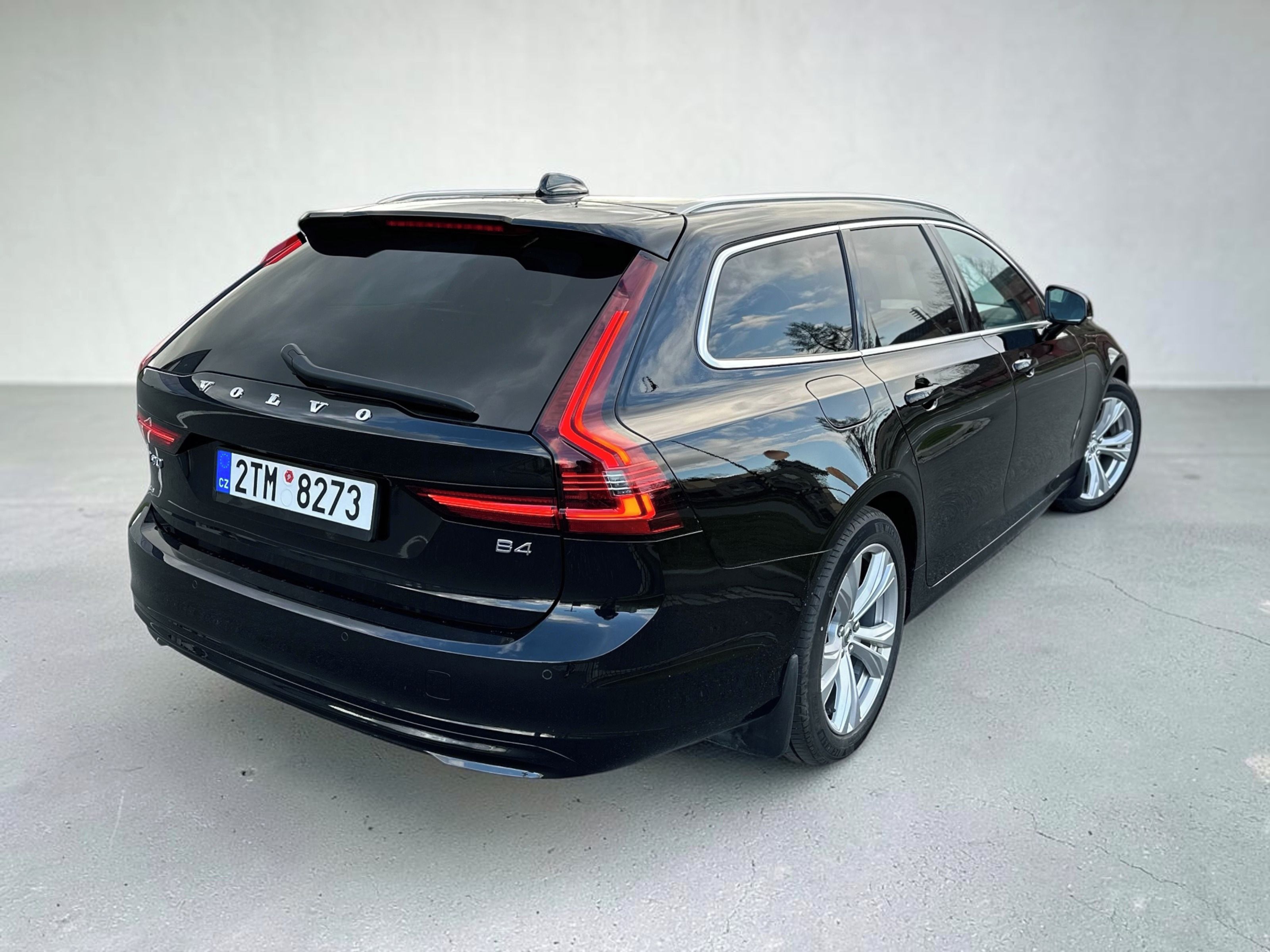Volvo V90, B4/360KAM/H&K/TAŽNÉ/KŮŽE - fotka 2