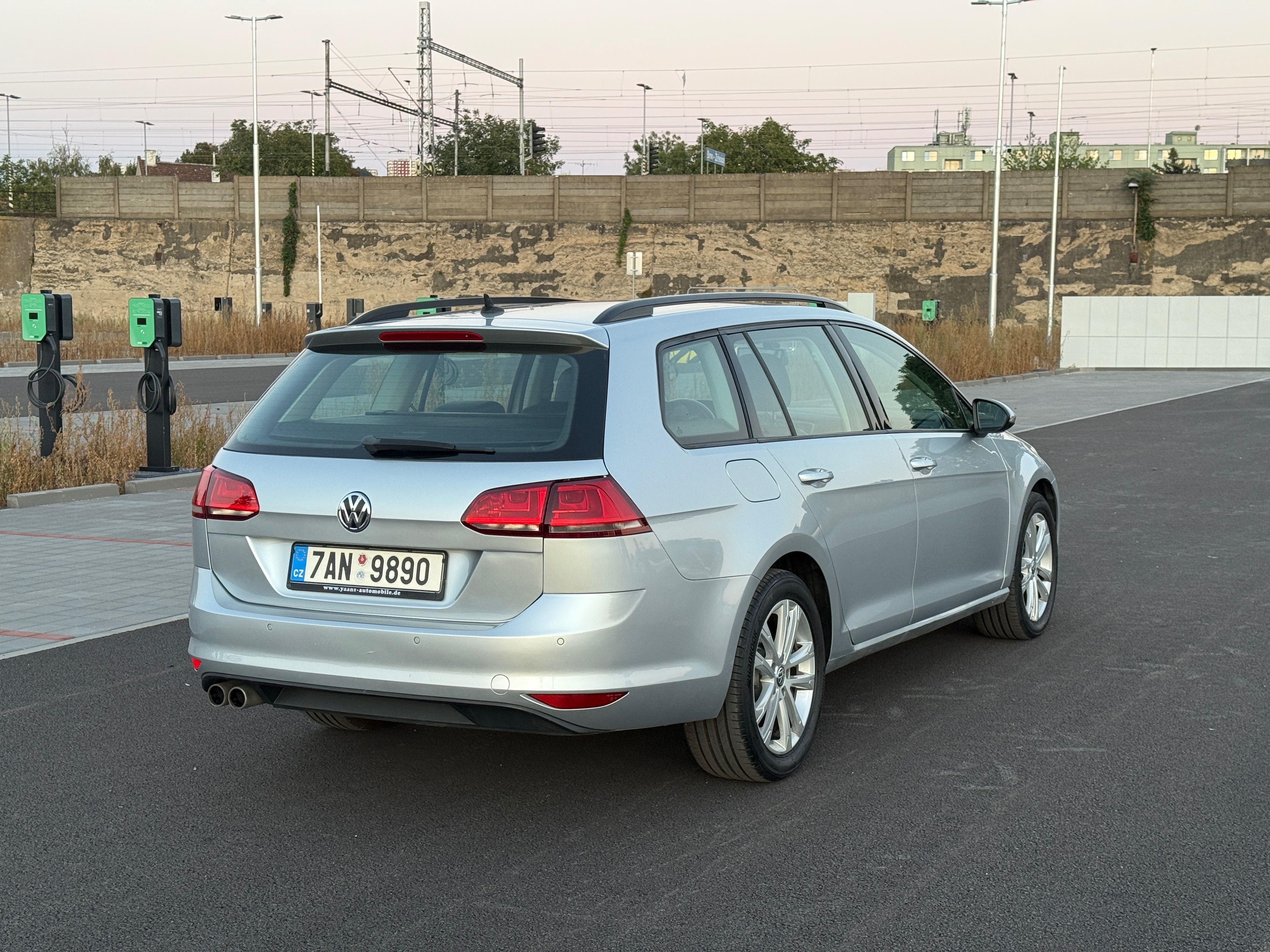Volkswagen Golf, Variant Highline 2.0 TDI DSG - fotka 5