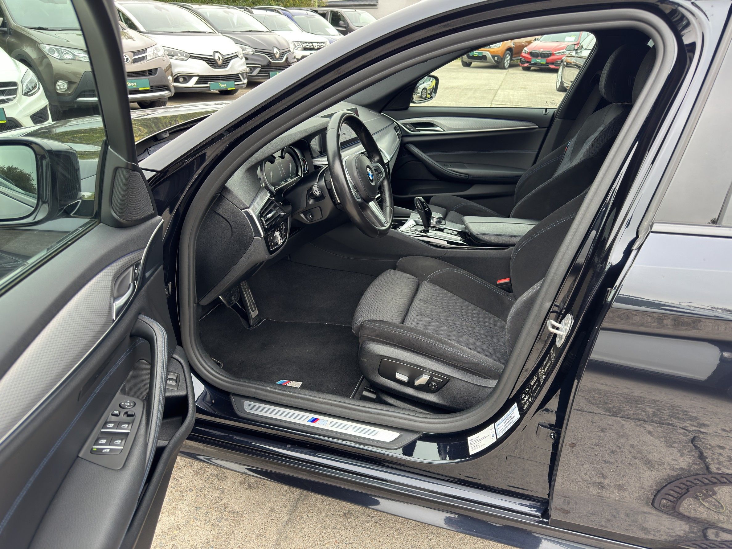 BMW Řada 5, 530d 195 kW Xdrive M-Packet - fotka 4